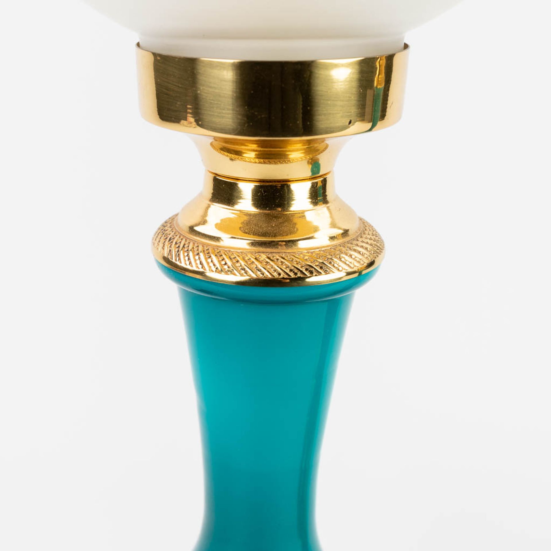 A pair of table lamps, opaline blue glass mounted with bronze. 20th C. (H: 49 x D: 15 cm) - Image 7 of 11