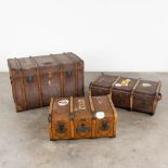A collection of 3 antique travellers' trunks. 20th C. (L: 58 x W: 100 x H: 60 cm)