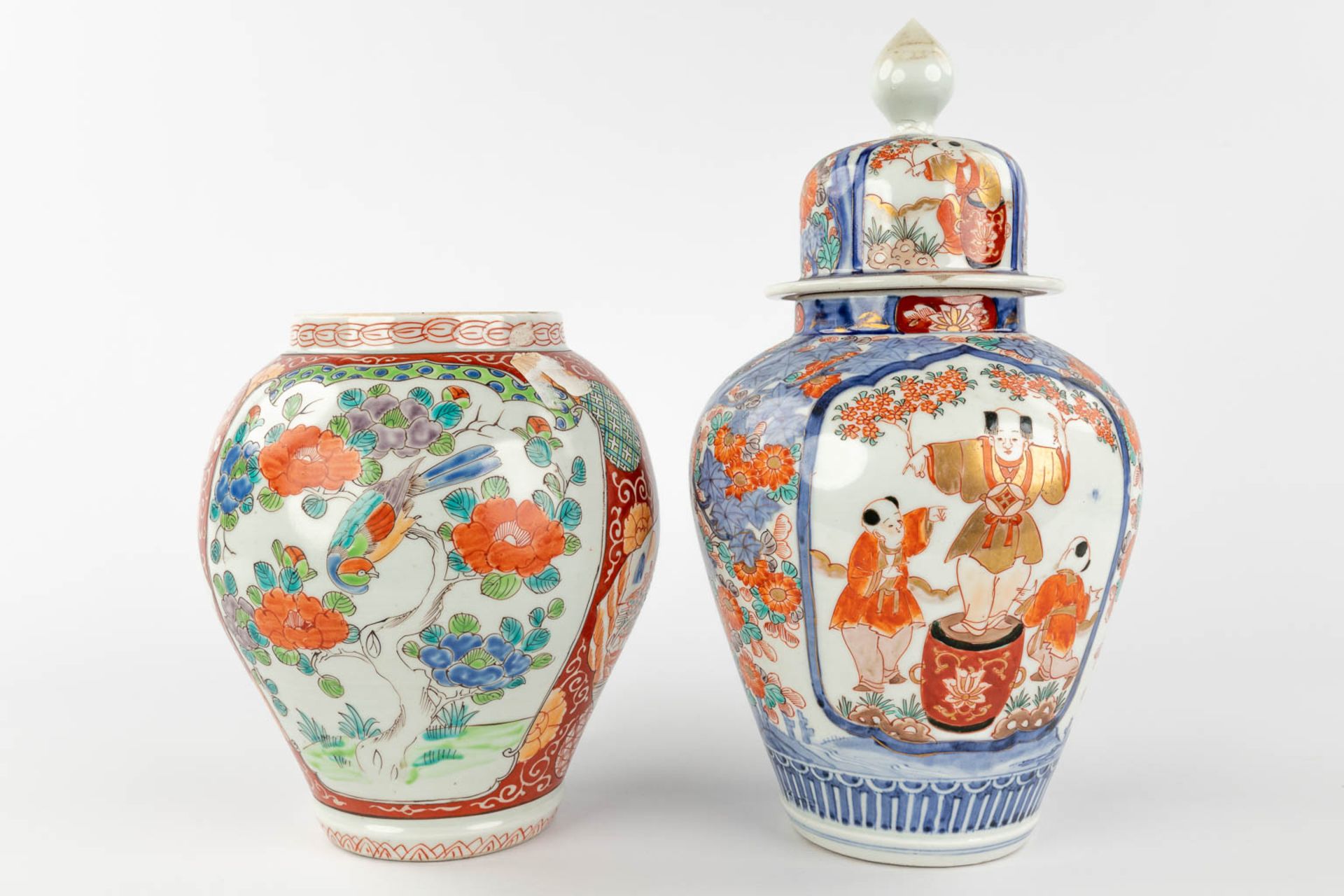An assembled collection of Japanese Imari and Kutani porcelain. 19th/20th century. (H: 35 x D: 19 cm - Image 12 of 22