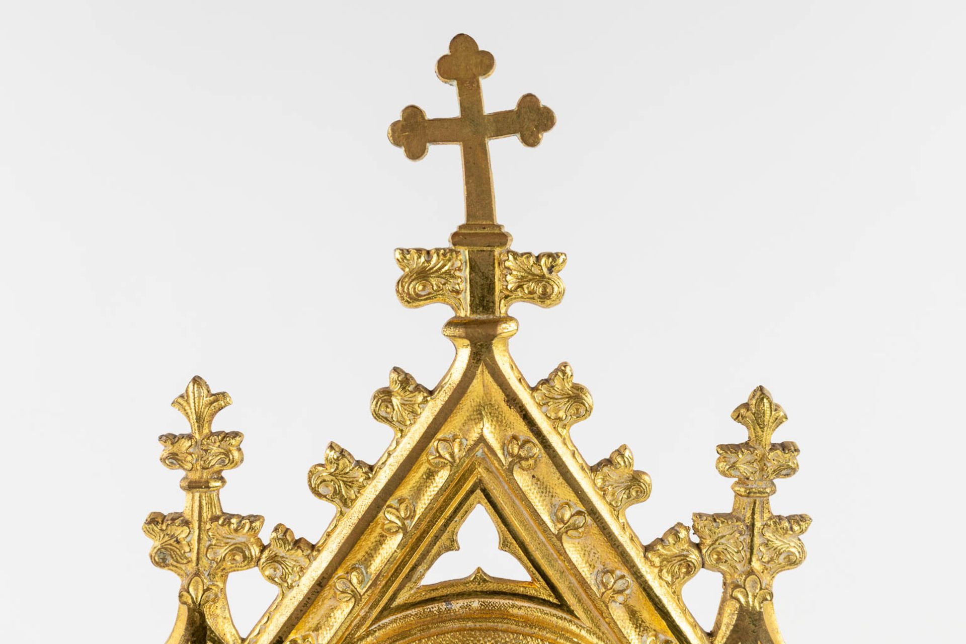 A sealed theca with relic 'De Spongia DNJC' in a bronze monstrance in a gothic revival style. 1858. - Image 8 of 17