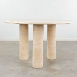 A round table on 3 legs, in the style of Mario BELLINI (1935). 20th C. (H: 73 x D: 120 cm)