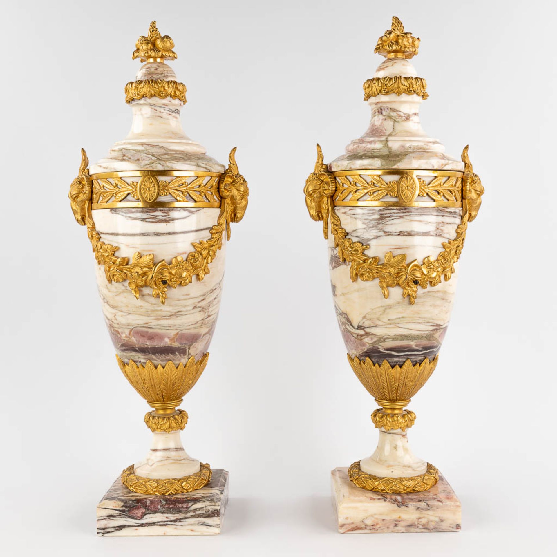 A pair of gilt bronze mounted cassolettes, ram's heads in Louis XVI style. (W: 20 x H: 56 cm)