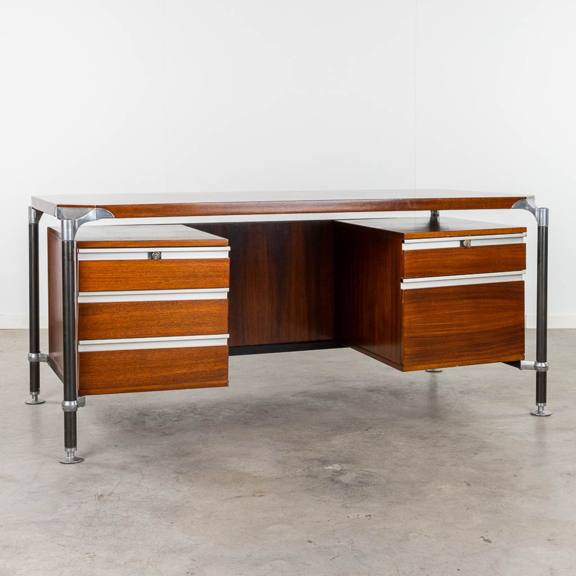 Ico PARISI (1916-1996) 'Desk' voor Mim Roma. (L: 80 x W: 160 x H: 73 cm)