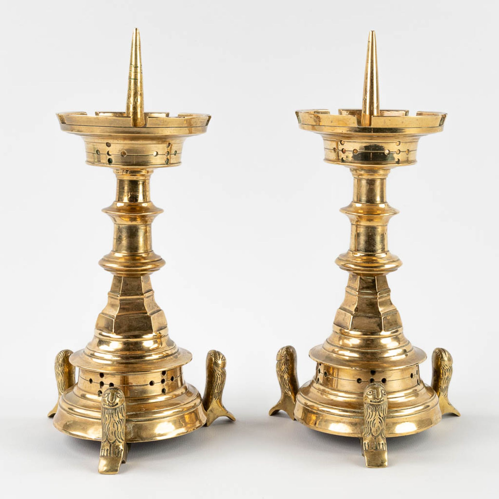 A pair of church candlesticks, bronze standing on lion's. 19th C. (H: 25 x D: 12 cm) - Image 7 of 10