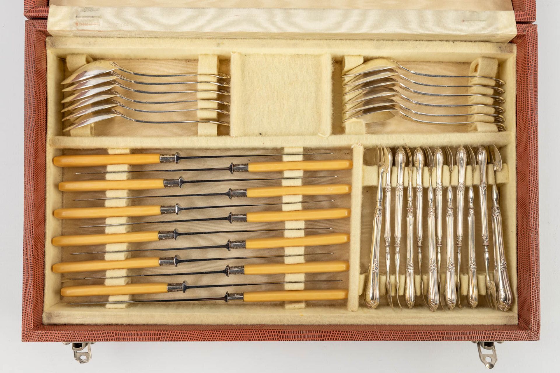 An assembled collection of silver and silver-plated cutlery in 6 storage boxes. - Image 21 of 25