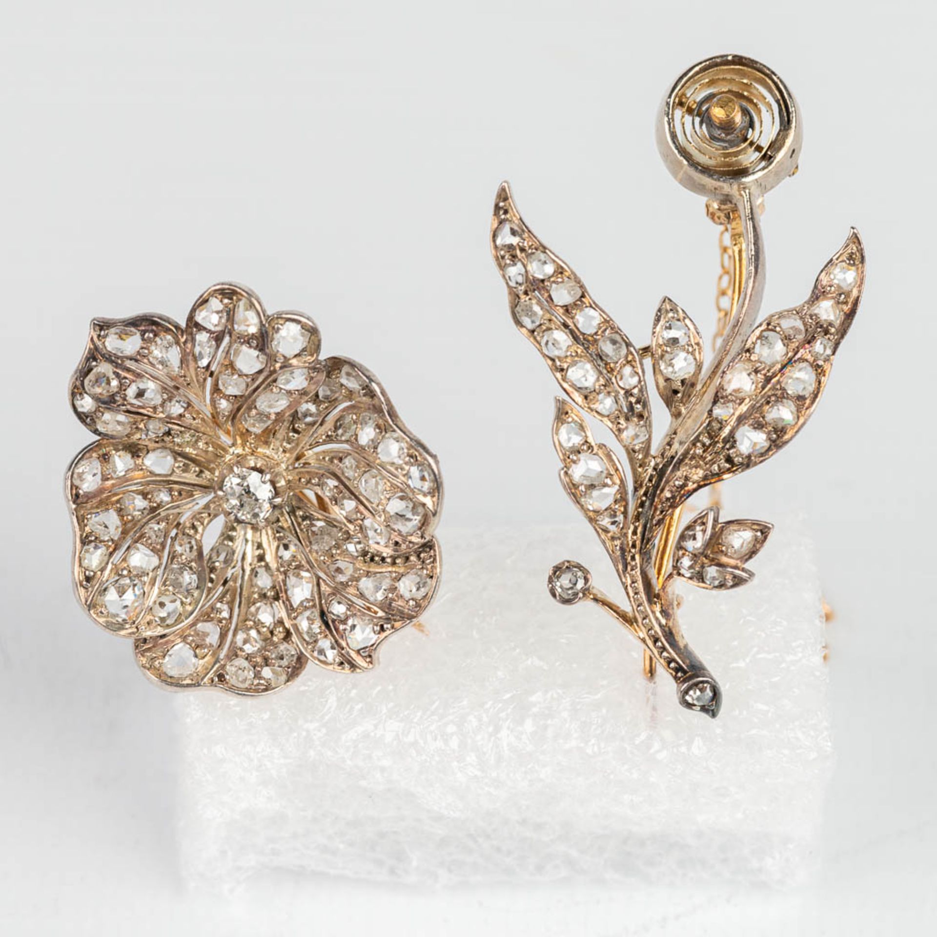 An exceptional and antique brooch 'Trembleuse' made of white gold, silver, vermeil, diamonds, Napole - Image 3 of 7