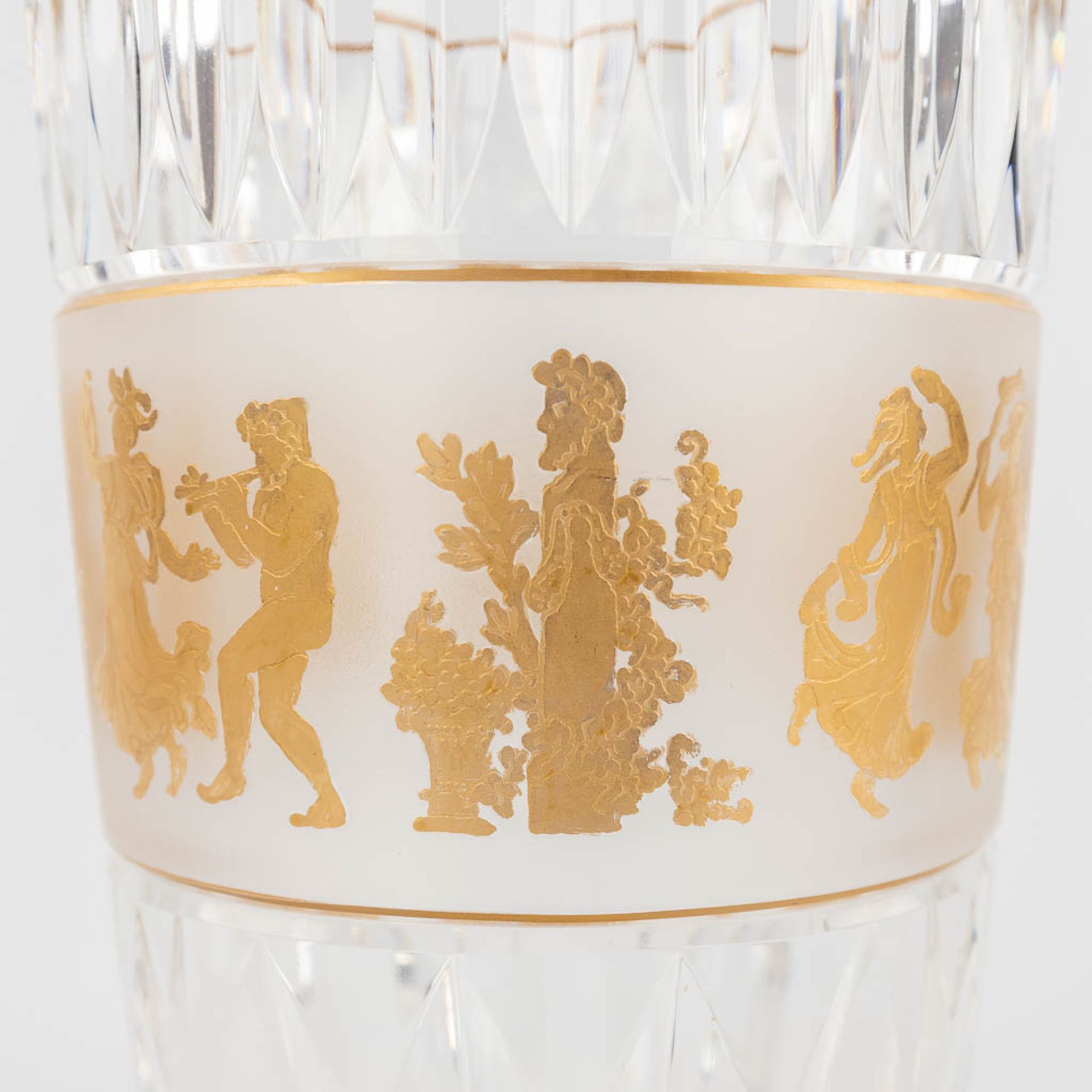 Val Saint Lambert, a collection of 32 crystal vases, 'La Dance De Flore' . (H: 22,5 x D: 12 cm) - Image 15 of 16