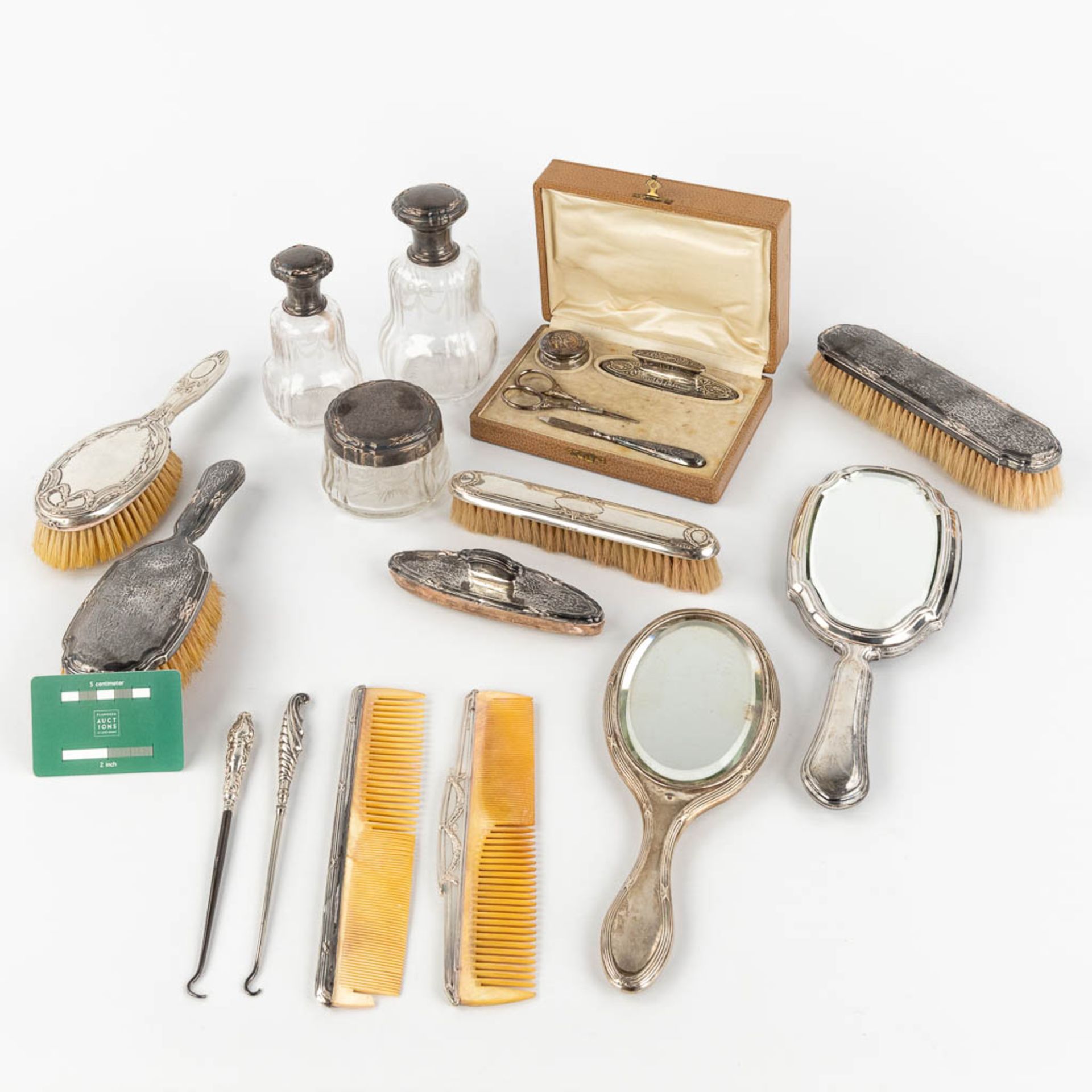 An assembled collection of table accessories, 14 pieces, added a manicure set in a box. (H: 16 cm) - Image 2 of 11