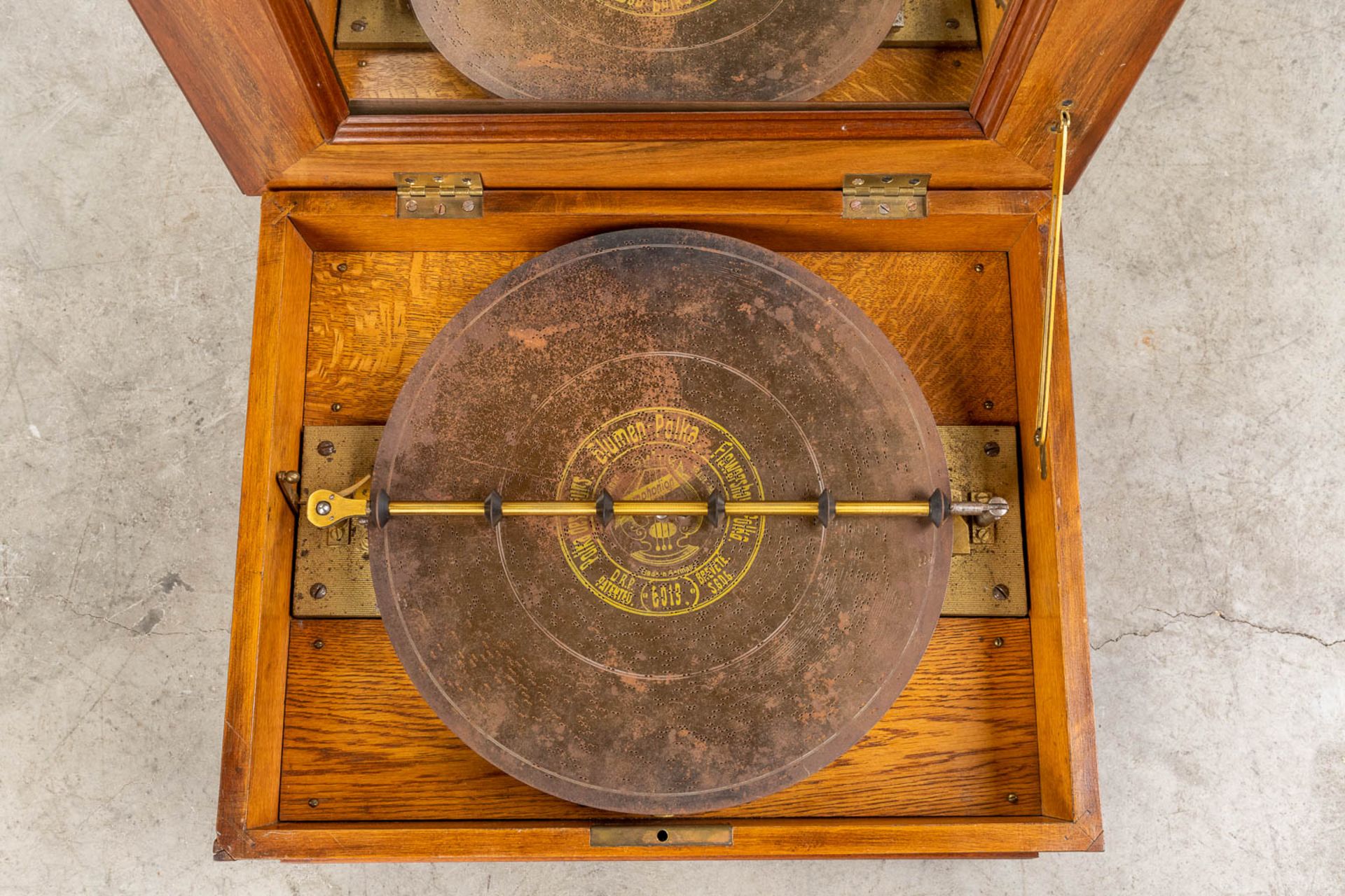 A music box 'Symphonium' with 25 records. 35 cm. 19th c. (L: 49 x W: 59 x H: 26 cm) - Image 10 of 14