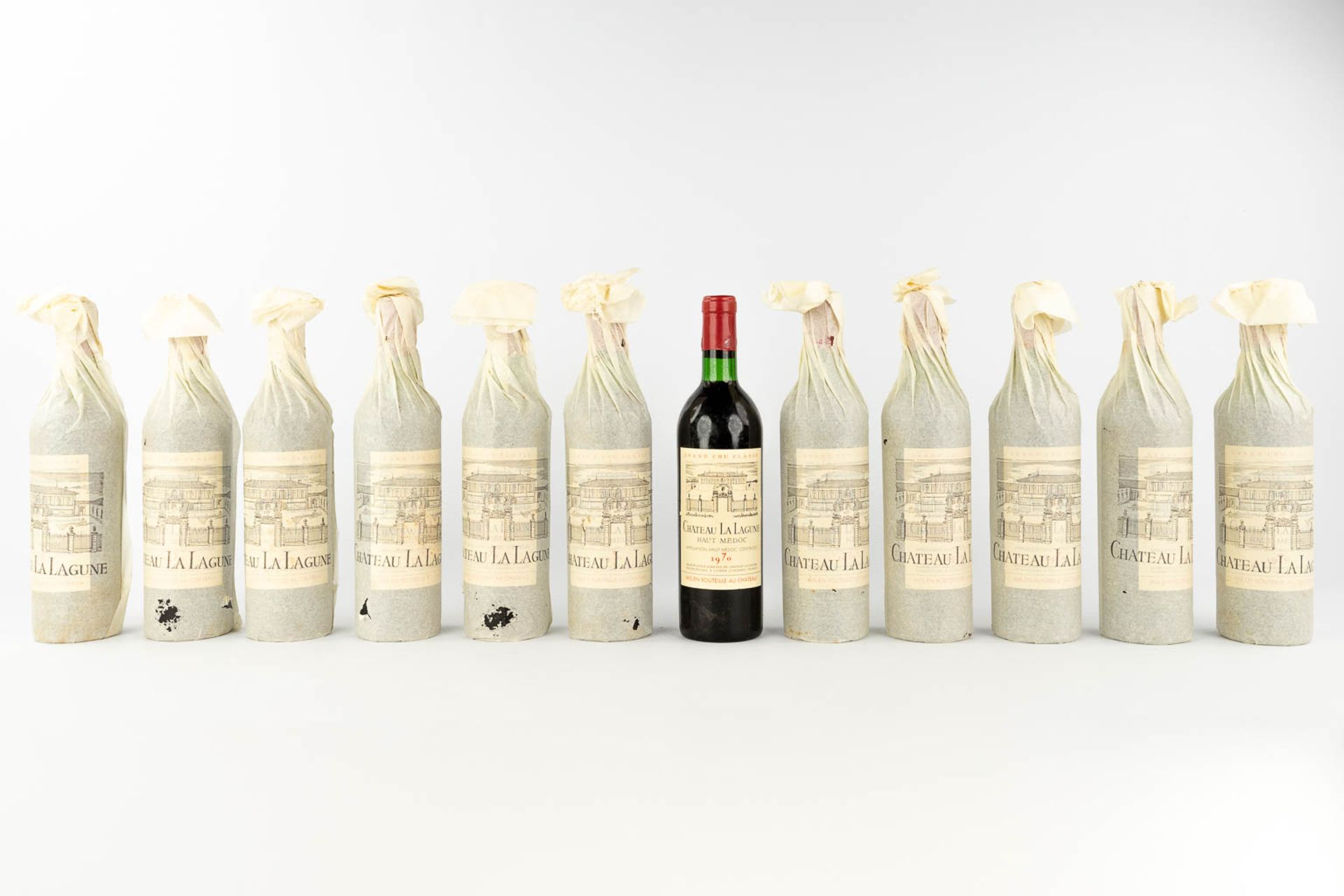 Château La Lagune Haut Médoc, 1970, 12 bottles. - Bild 4 aus 11