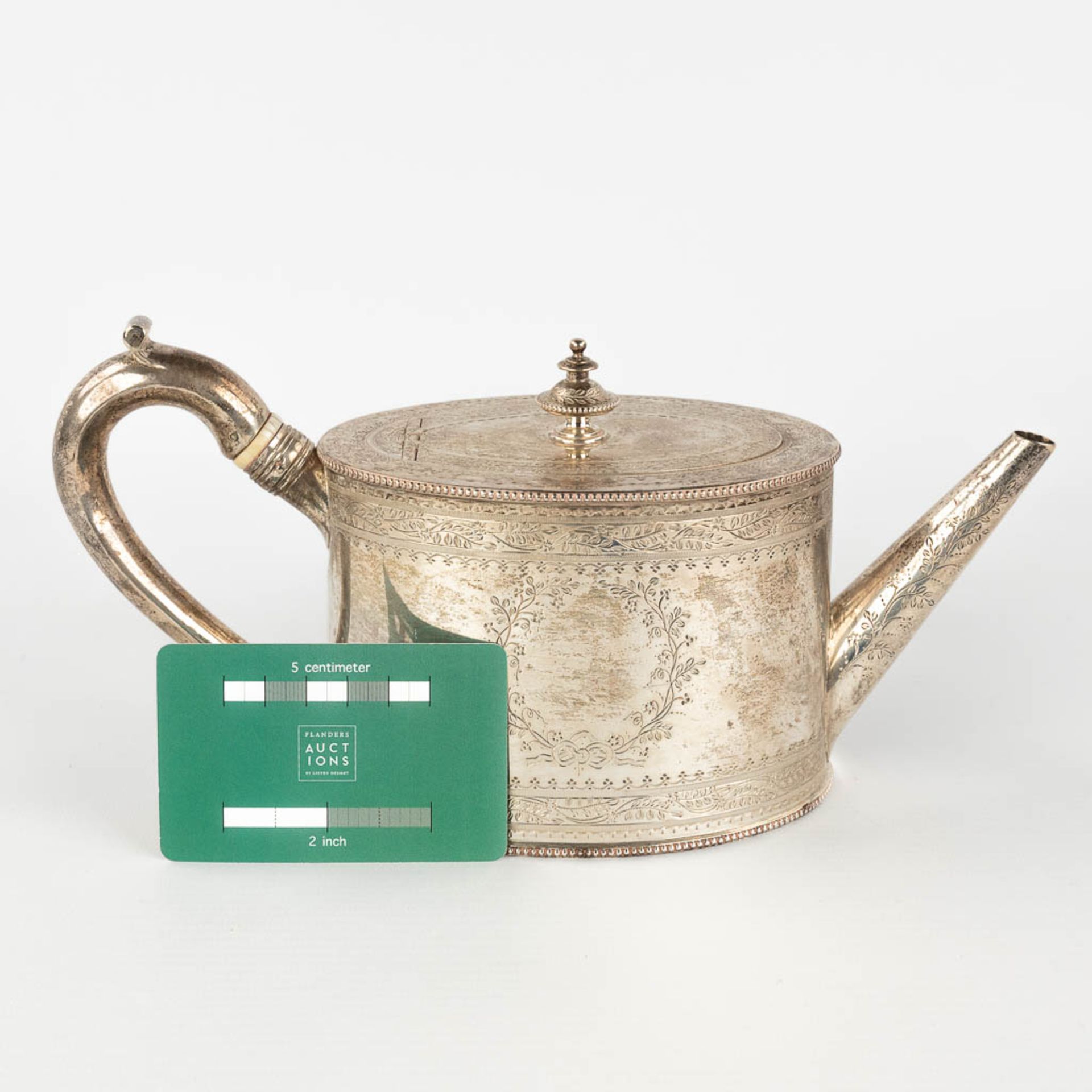 An antique tea pot, silver, London, 19th century. 520g. (L: 10 x W: 26 x H: 13 cm) - Image 2 of 14