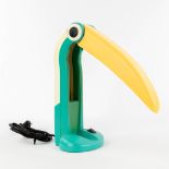 Fantasia Verlichting, a table lamp in the shape of a toucan. late 20th century. (L: 13 x W: 13 x H: