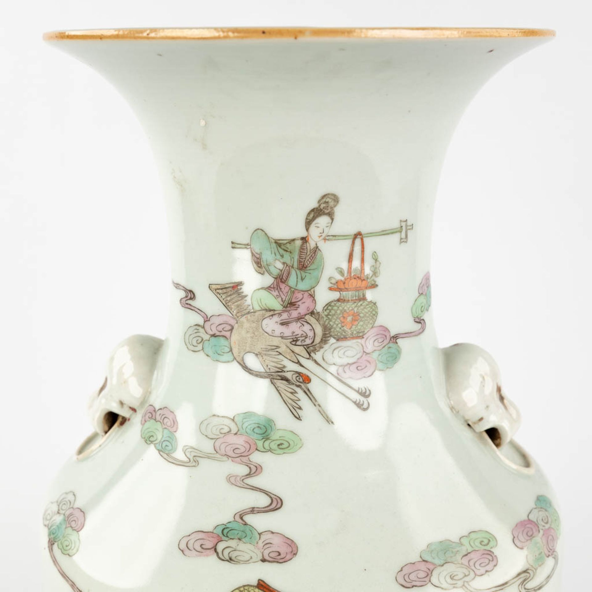 A Chinese vase, decorated with ladies. 19th/20th C. (H: 42 x D: 21 cm) - Bild 9 aus 13