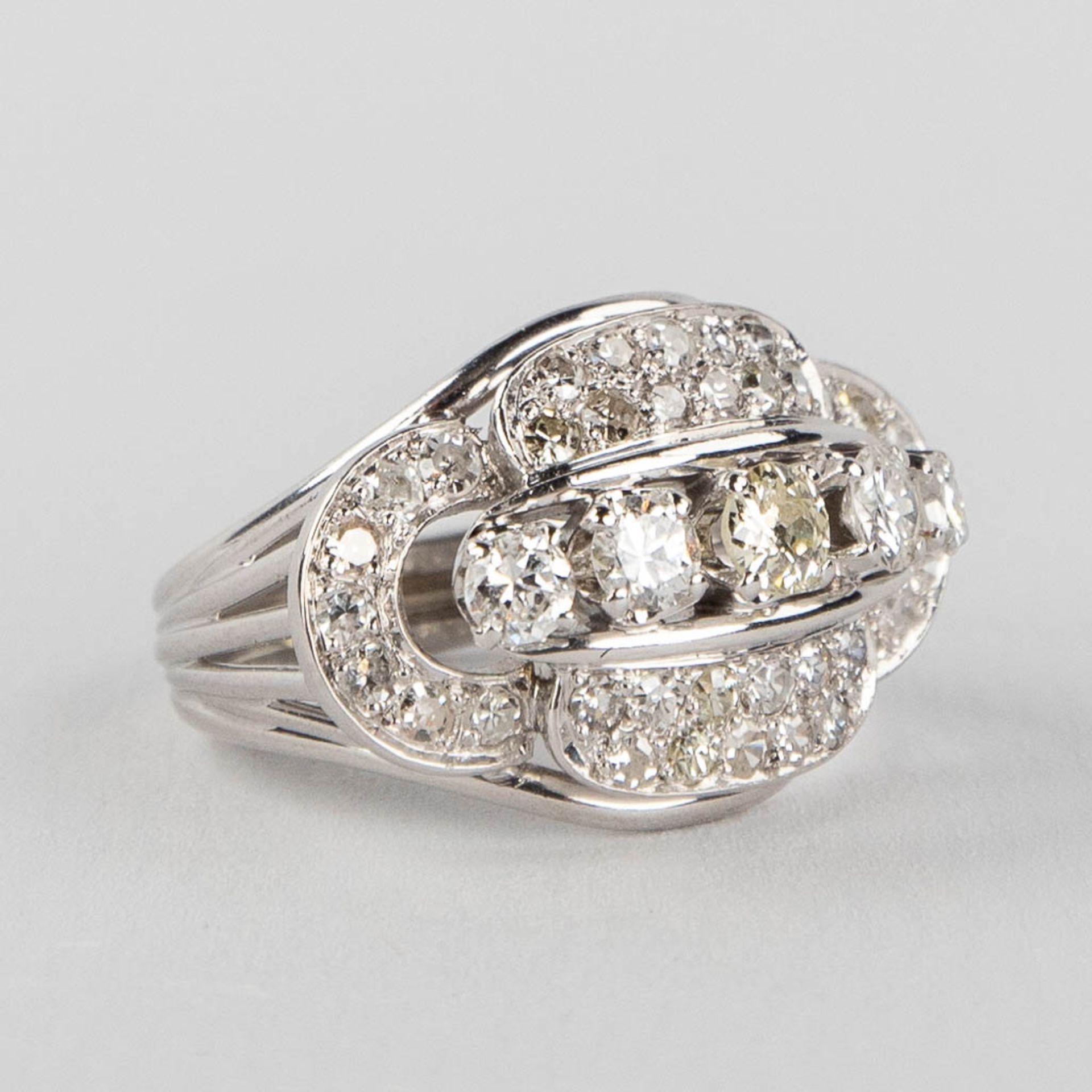 An antique ring with 5 larger and 36 smaller brilliants, in a platinum ring. 9,57g. size: 53 - Image 5 of 12