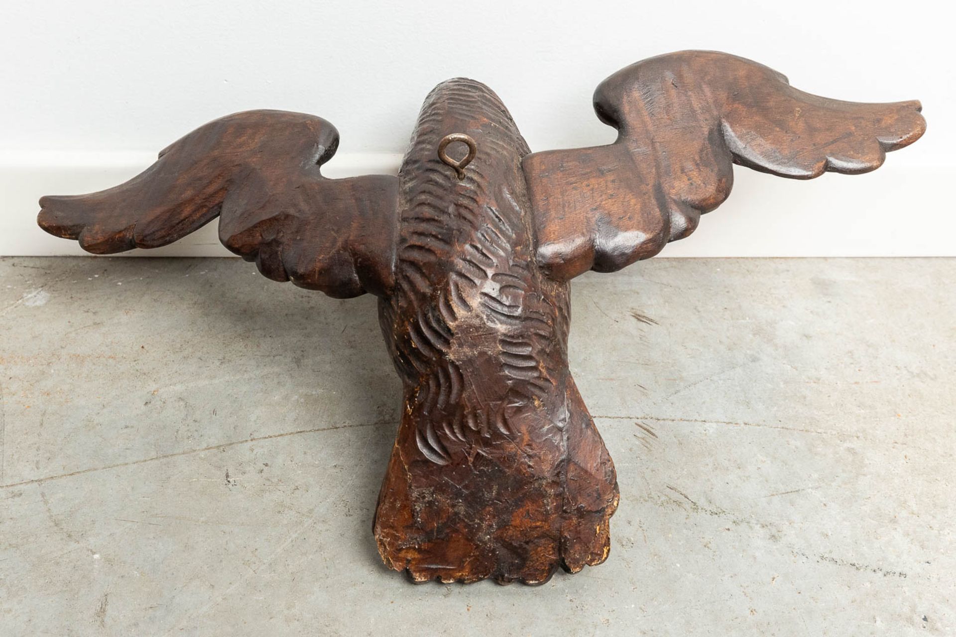 A wood-sculptured dove of peace, 19th century. (L: 12 x W: 45 x H: 25 cm) - Image 11 of 11