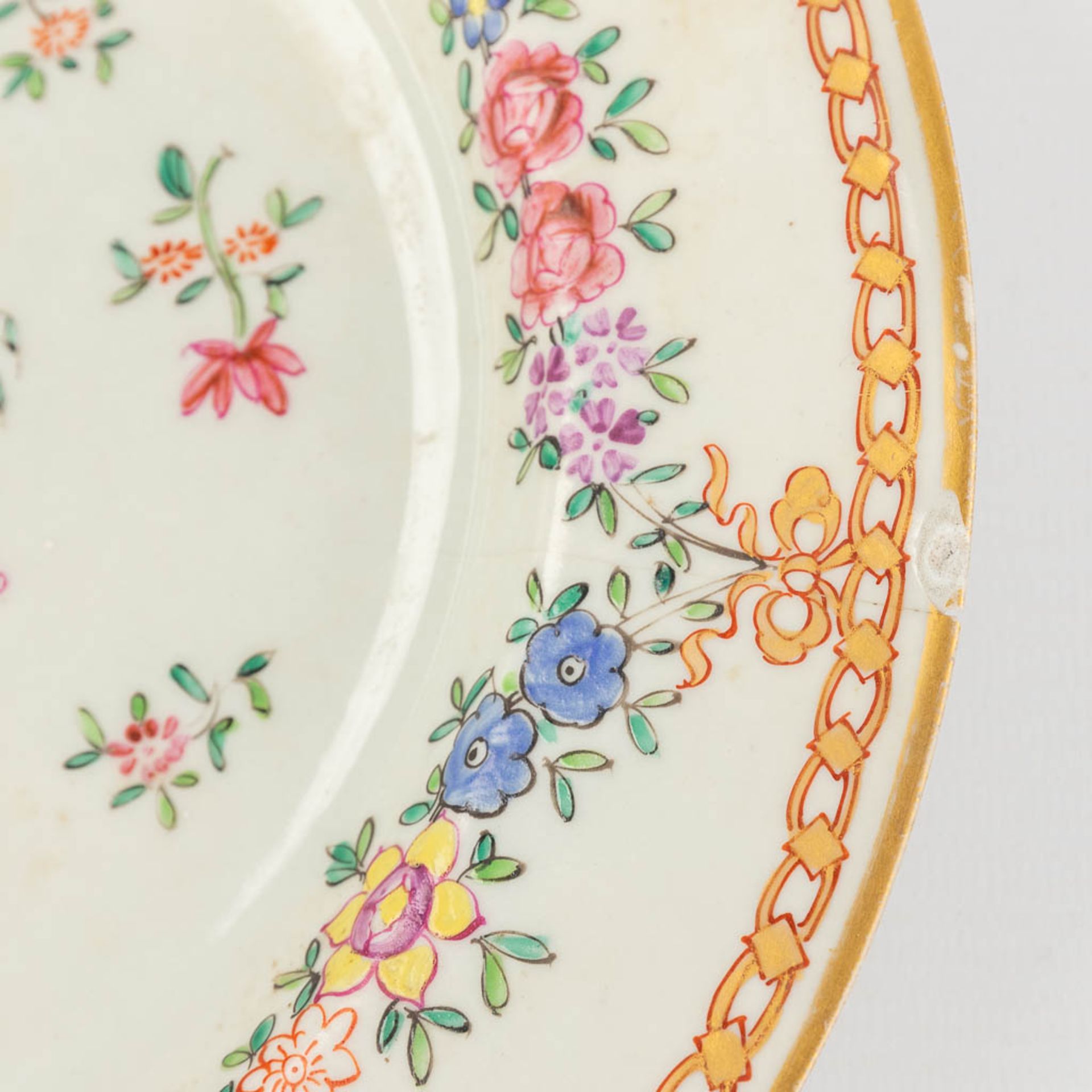A collection of 12 Chinese Famille Rose plates, 18th/19th/20th century. (D: 36 cm) - Bild 23 aus 23