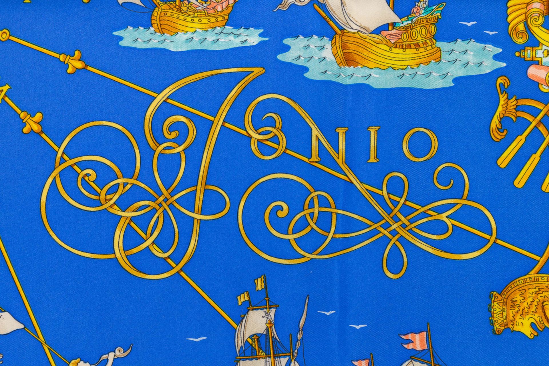 Hermès Paris, a silk scarf 'Mare De Jonio'. (L: 88 x W: 88 cm) - Image 17 of 21