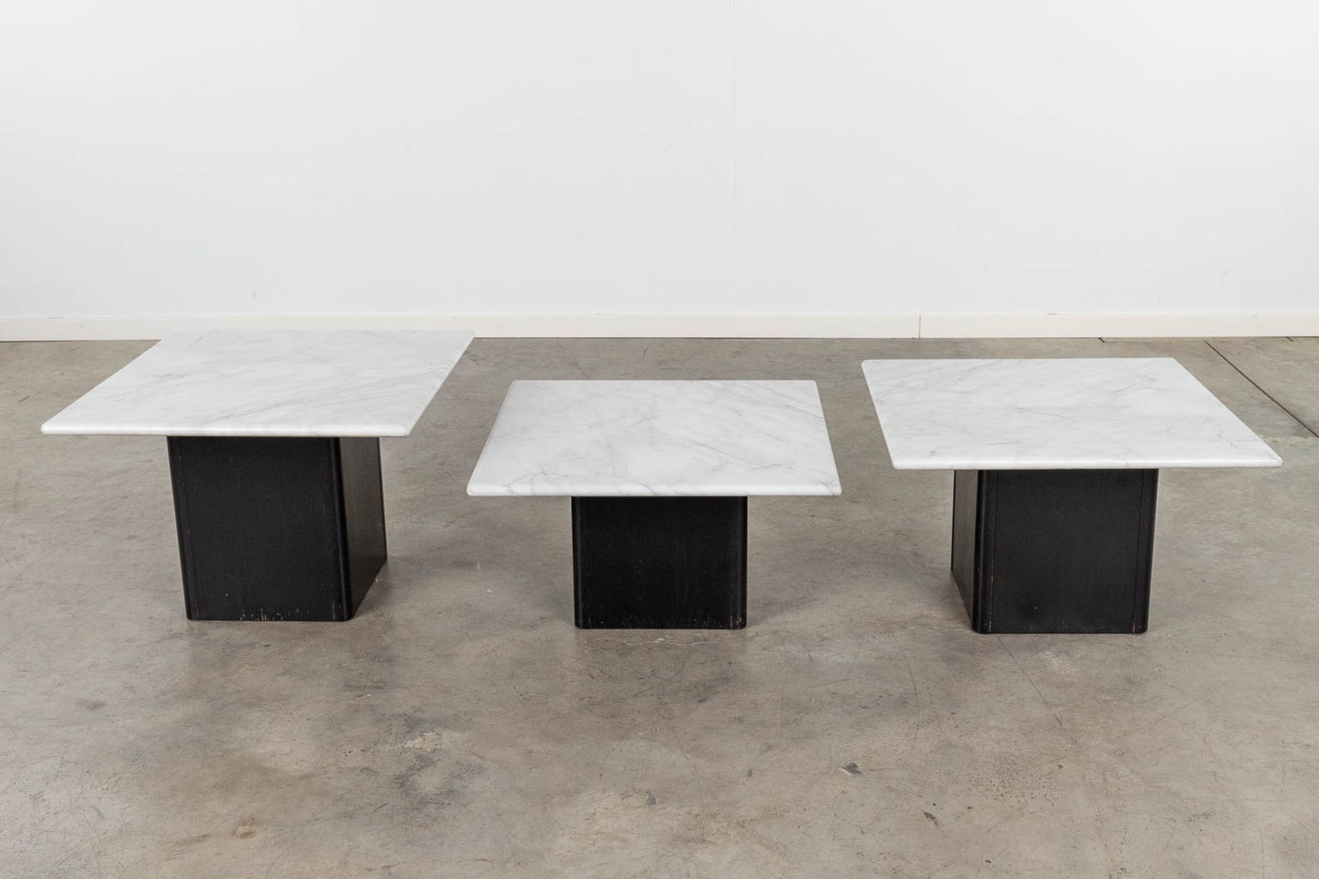 A set of 3 matching coffee tables with different heights, marble on a wood stand. Circa 1980. (L: 60 - Image 3 of 10