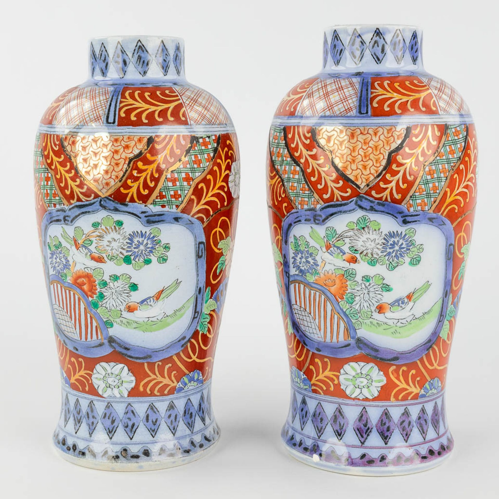 An assembled collection of Japanese Imari and Kutani porcelain. 19th/20th century. (H: 35 x D: 19 cm - Image 4 of 22