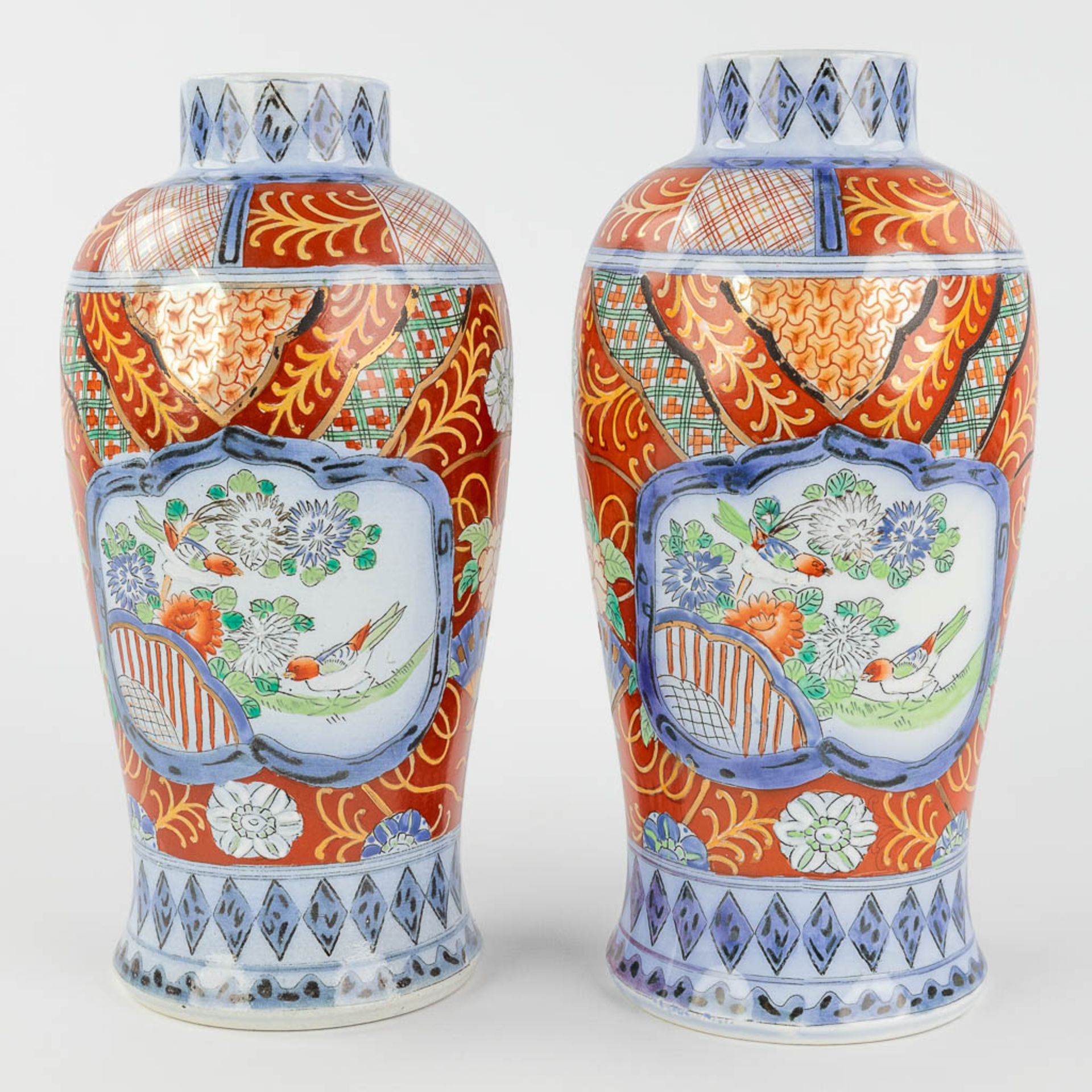 An assembled collection of Japanese Imari and Kutani porcelain. 19th/20th century. (H: 35 x D: 19 cm - Image 3 of 22