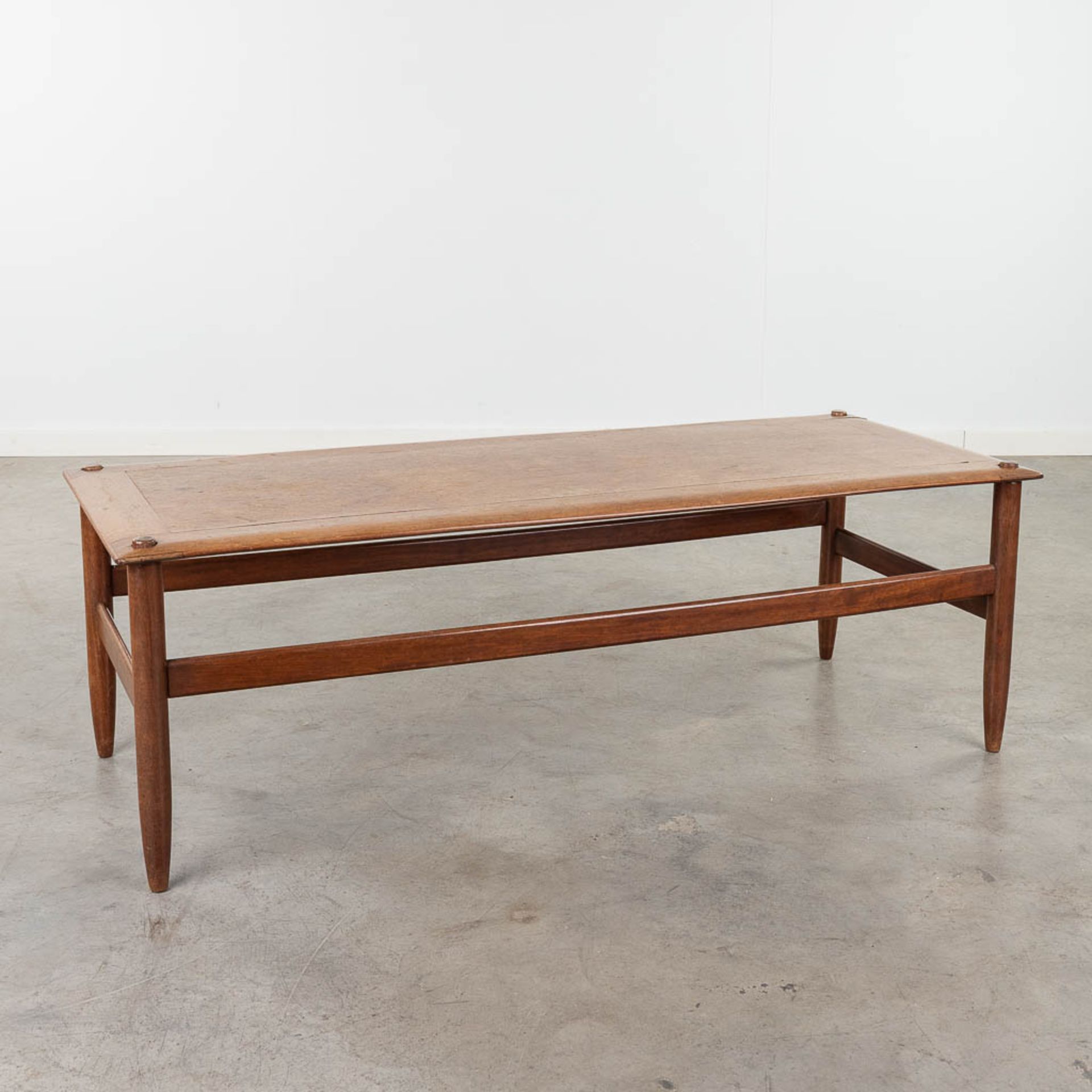 A mid-century coffee table with a reversible top, teak. Circa 1960. (L: 42 x W: 40 x H: 125 cm)