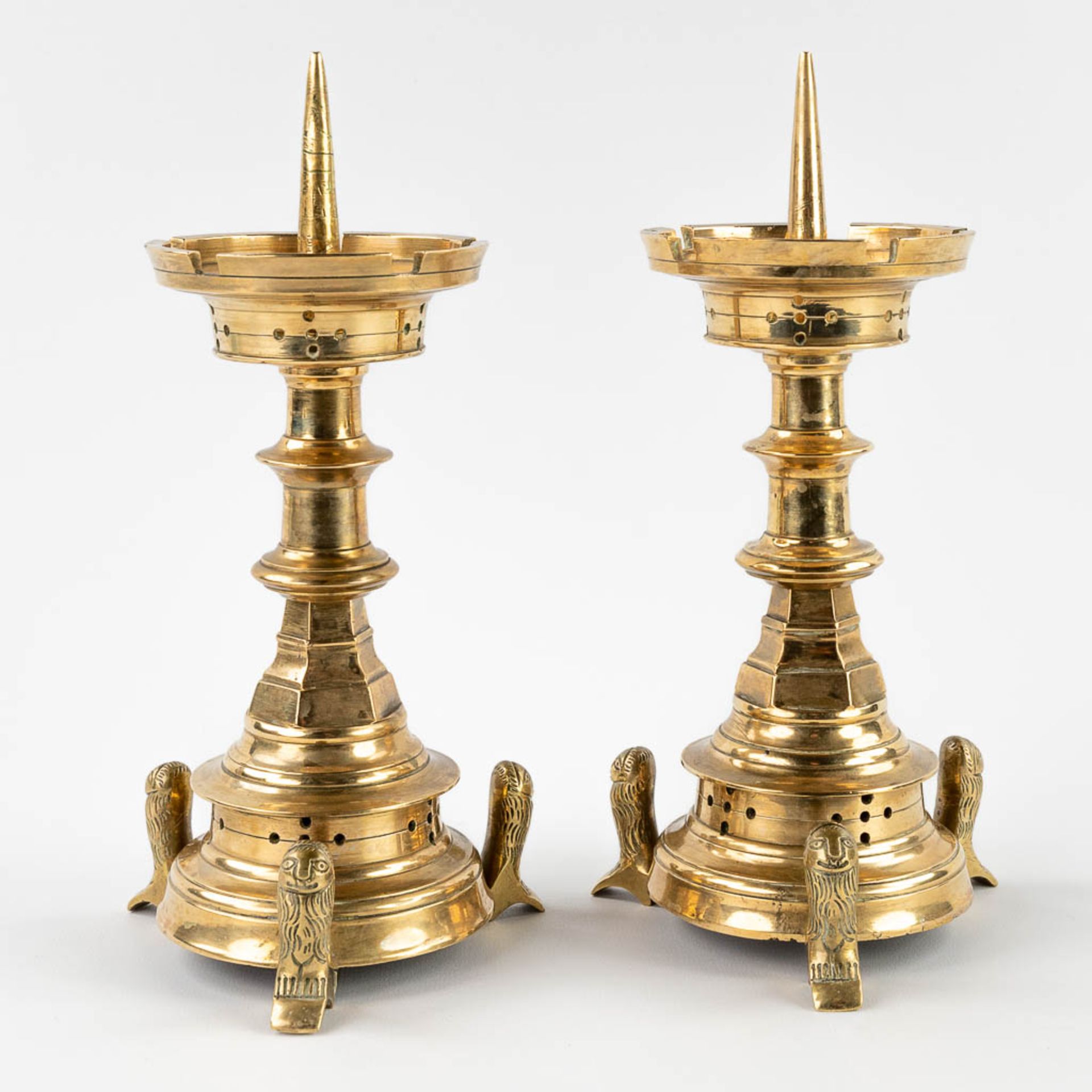 A pair of church candlesticks, bronze standing on lion's. 19th C. (H: 25 x D: 12 cm) - Image 5 of 10