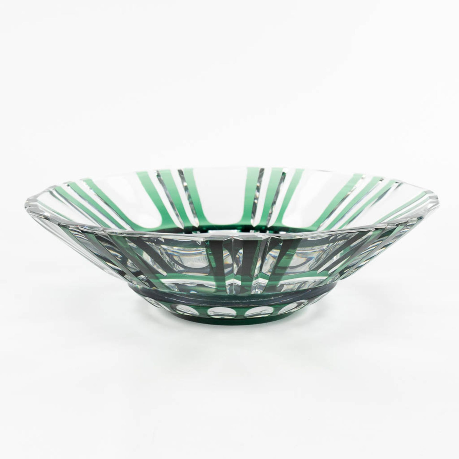 Val Saint Lambert, a large bowl made of green cut crystal. (H: 10 x D: 36 cm) - Image 3 of 9