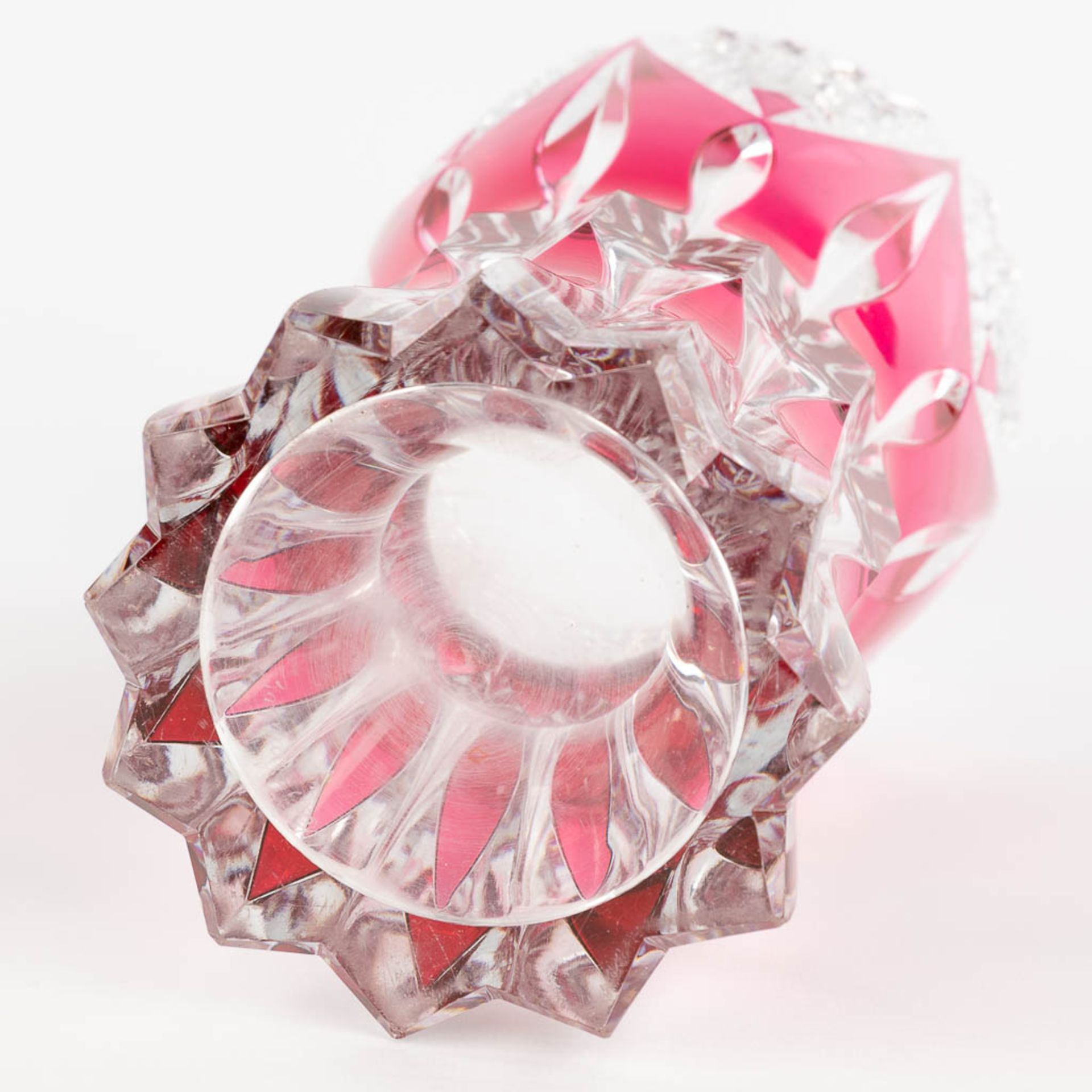 Val Saint Lambert, a vase made of red cut crystal. (H: 28,5 x D: 15,5 cm) - Image 11 of 13