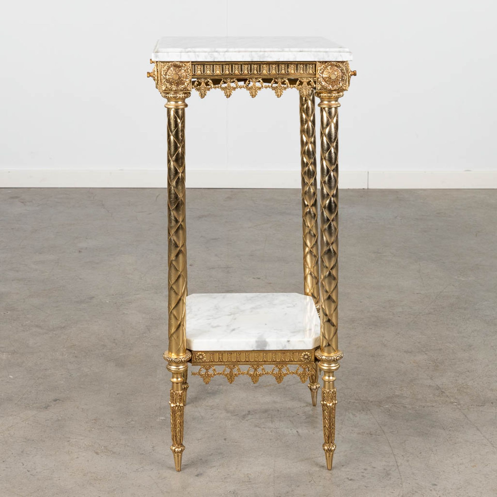 A pedestal, brass and white marble. 20th C. (L: 34 x W: 34 x H: 72 cm) - Image 4 of 11