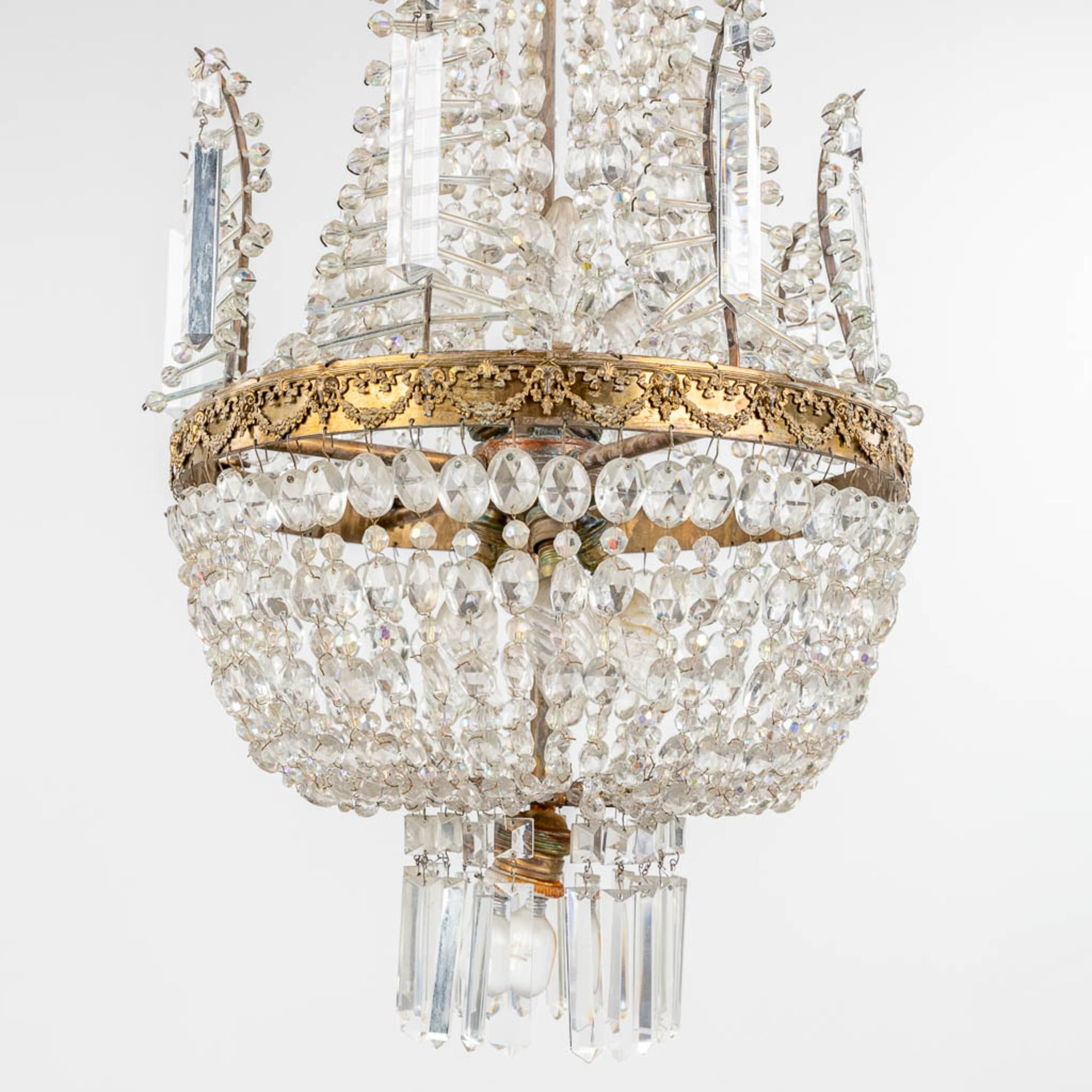 A chandelier 'Sac A Perles' decorated with tiny ram's heads. 20th century. (H: 83 x D: 42 cm) - Bild 3 aus 10