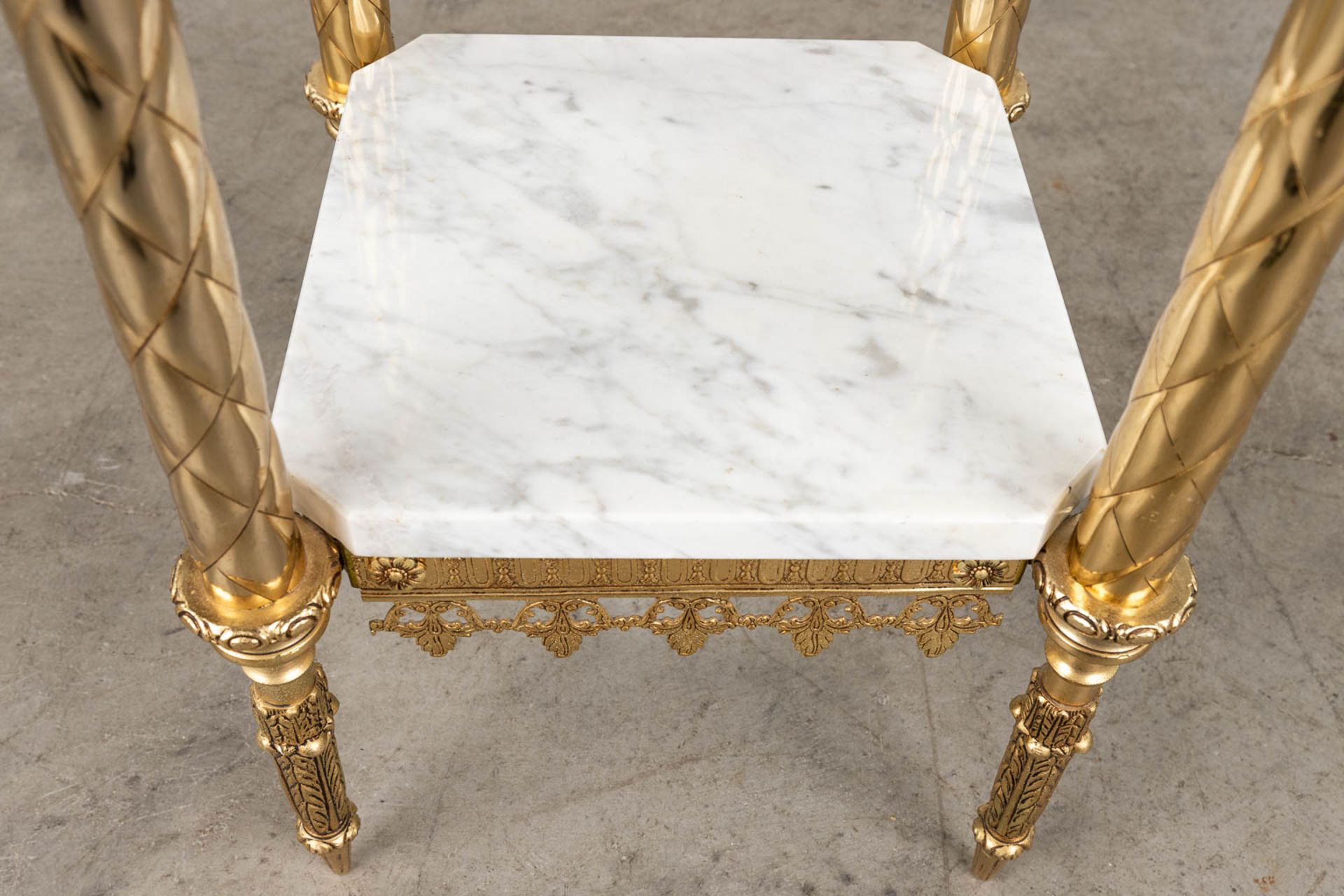 A pedestal, brass and white marble. 20th C. (L: 34 x W: 34 x H: 72 cm) - Image 9 of 11