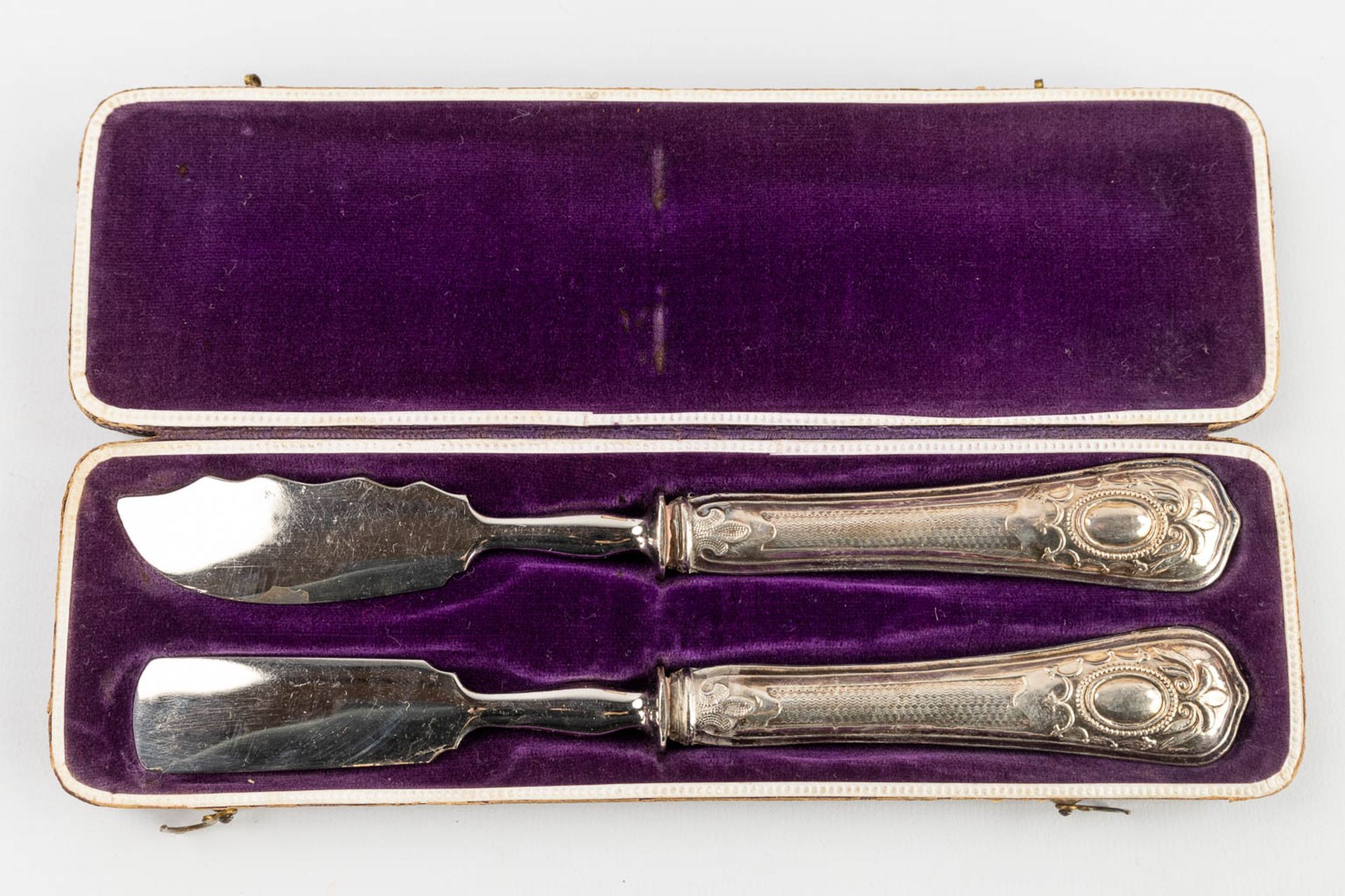 An assembled collection of silver and silver-plated cutlery in 6 storage boxes. - Image 6 of 25