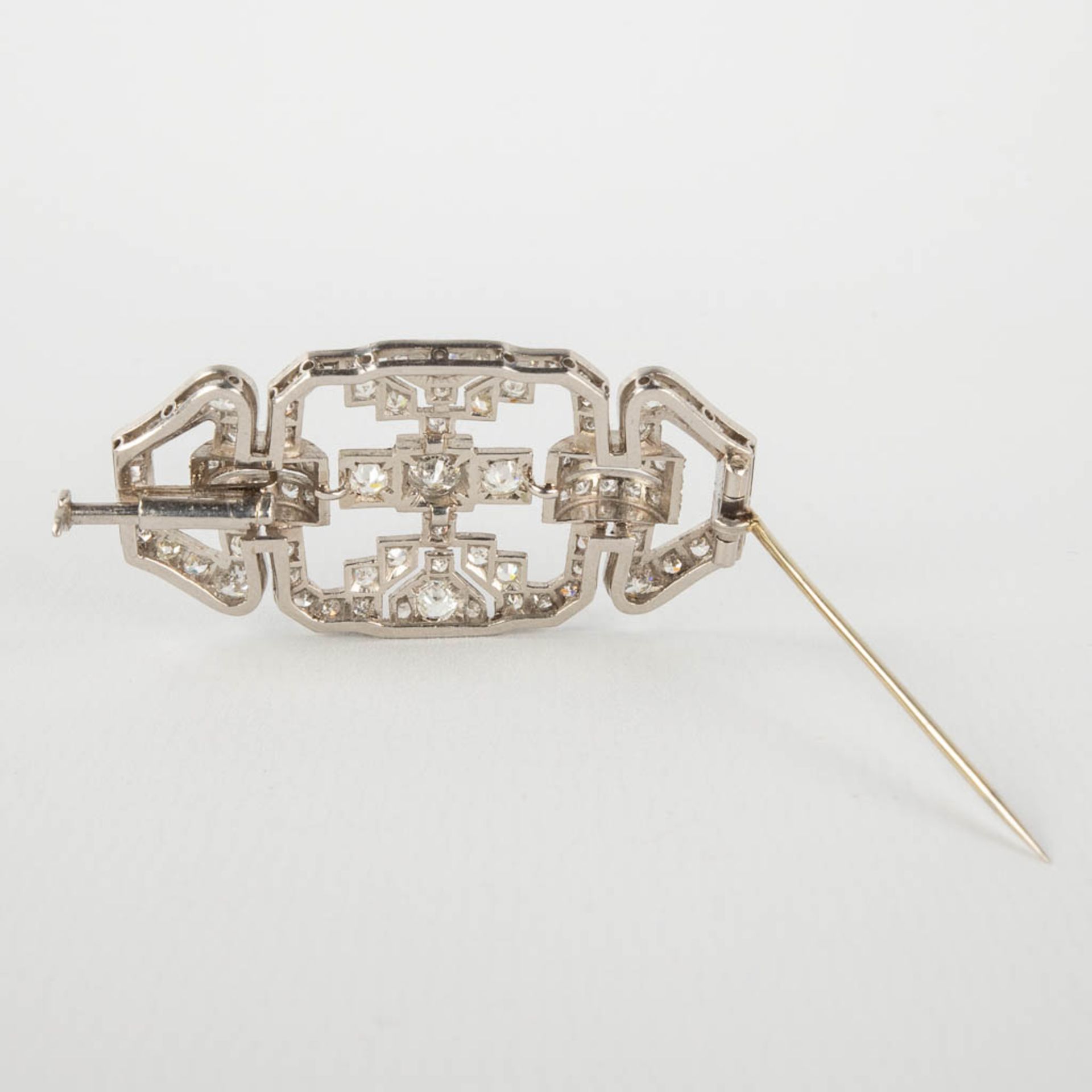 An antique Brooche, art deco style, platinum. Finished with 9 large and smaller brilliants. 13,78g. - Image 10 of 11