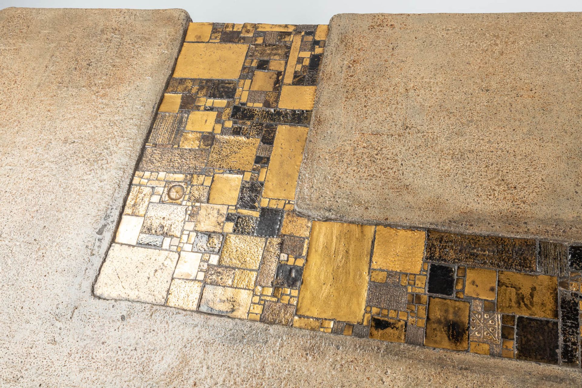 Pia MANU (XX) 'Coffee Table' gold glaze tiles and ceramics. Circa 1960. (L: 86 x W: 175 x H: 32 cm) - Image 5 of 19
