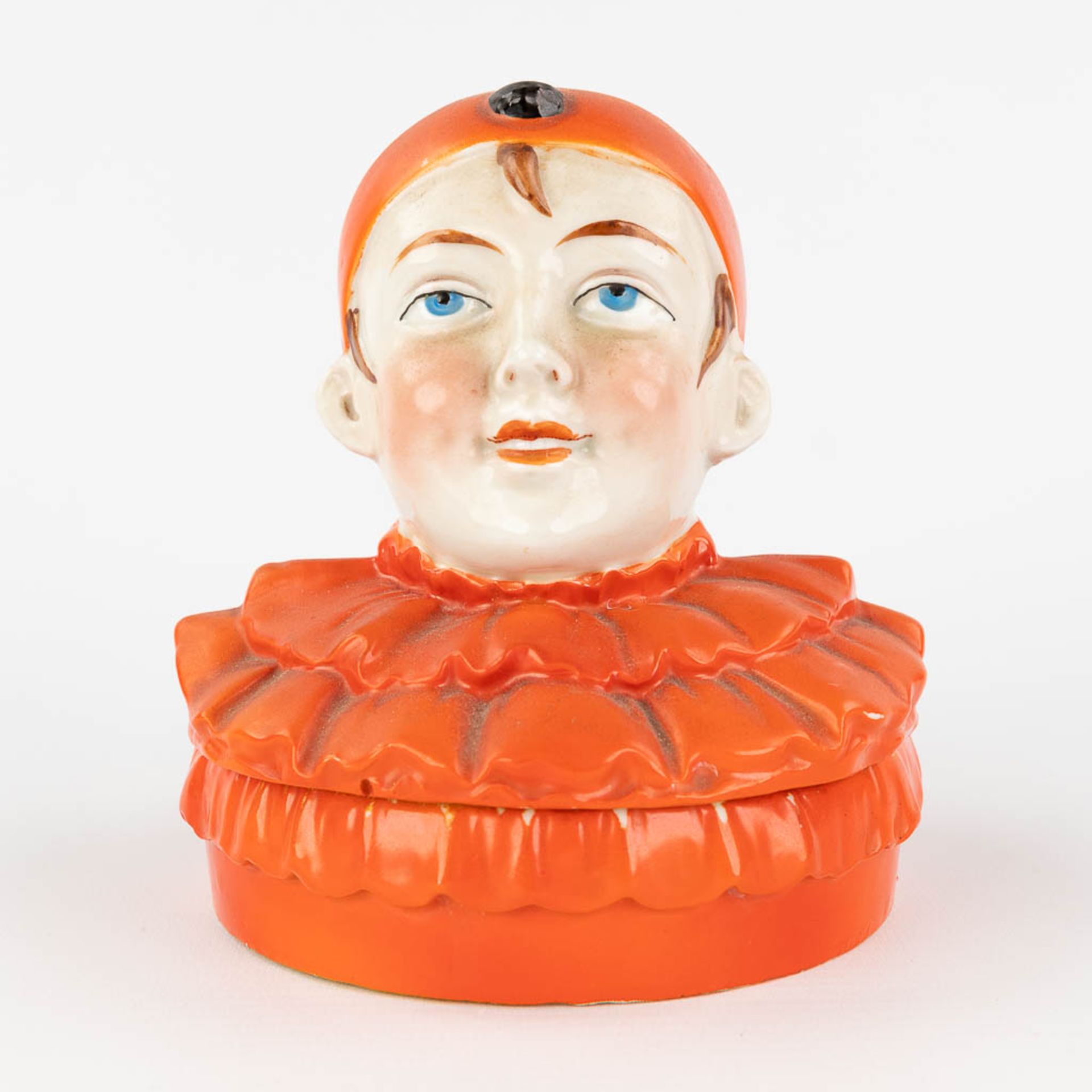 A bonbonire in the shape of a pierrot, porcelain. (H: 13 x D: 12 cm) - Image 3 of 11