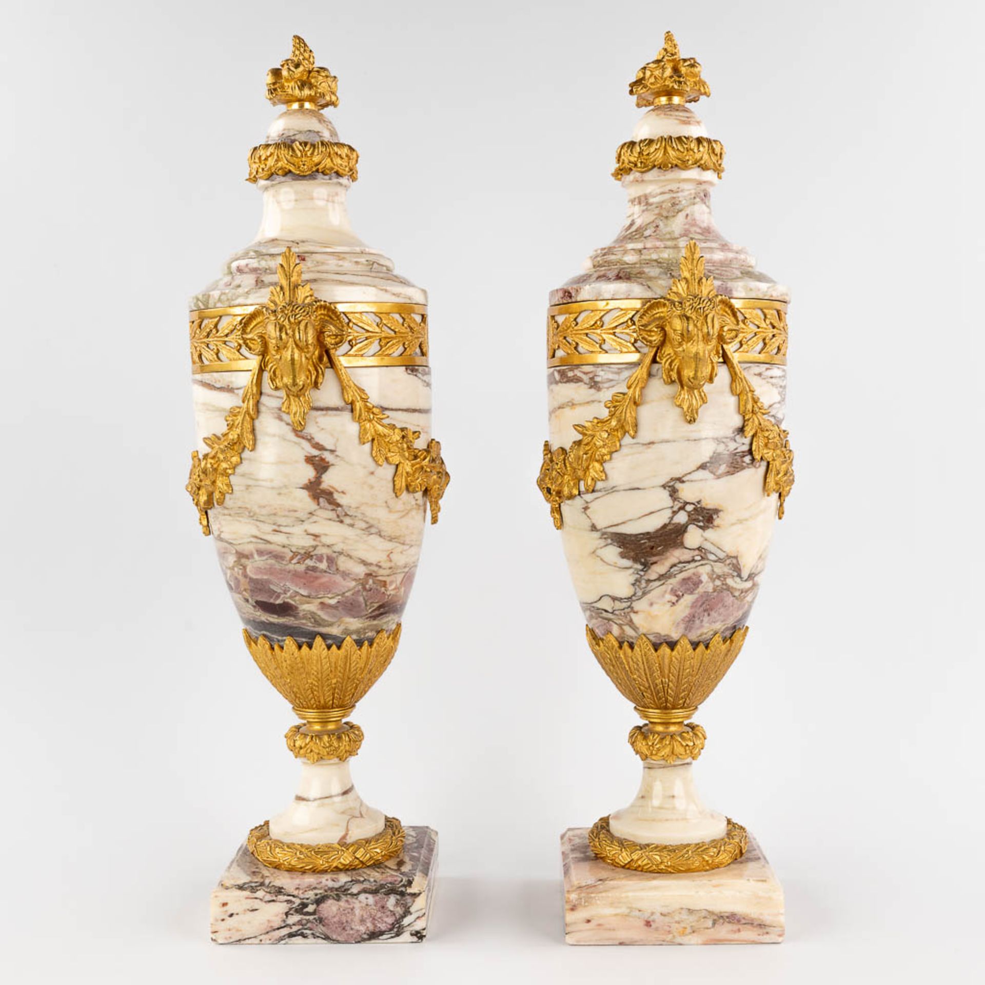 A pair of gilt bronze mounted cassolettes, ram's heads in Louis XVI style. (W: 20 x H: 56 cm) - Bild 4 aus 12