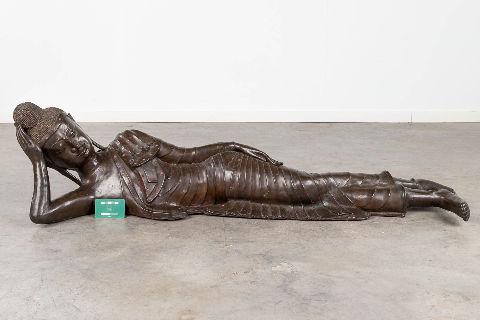 A large statue of a reclining buddha, patinated bronze. (L: 37 x W: 130 x H: 34 cm) - Image 2 of 15