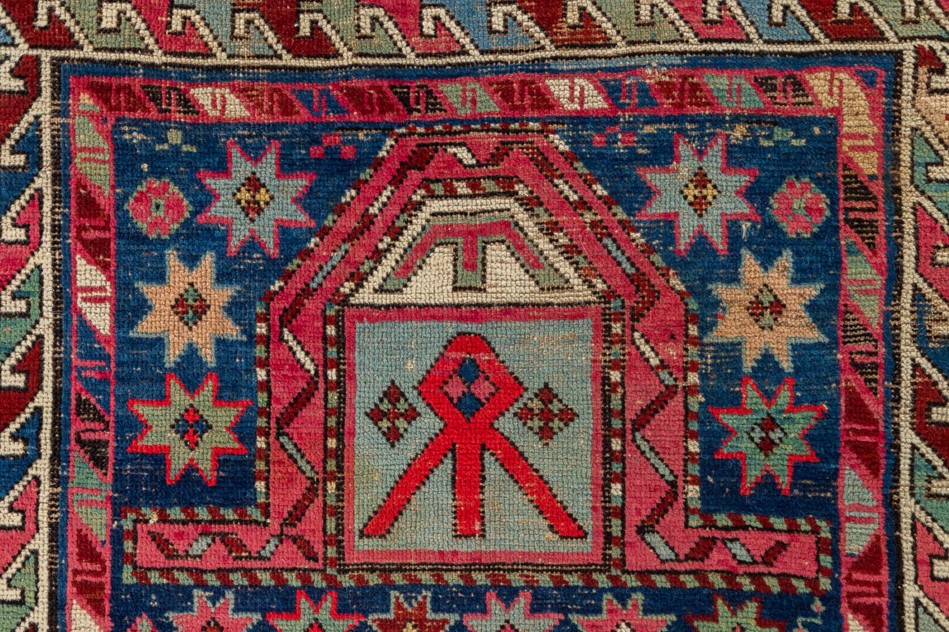 An antique hand-made Oriental prayer carpet, Karabach. (L: 134 x W: 96 cm) - Image 3 of 6