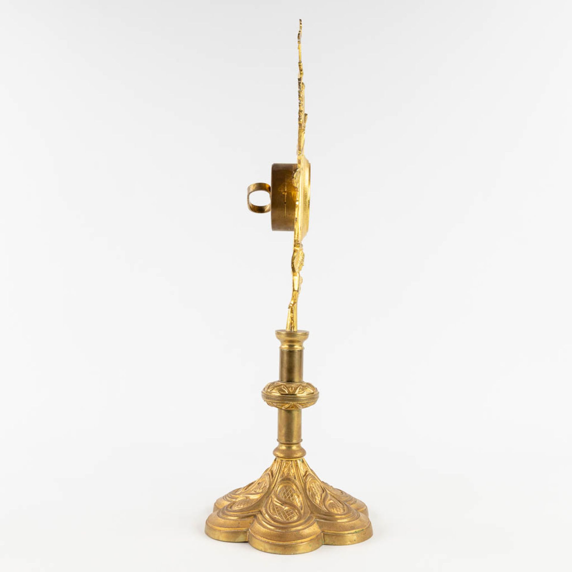 A sealed theca with relic 'De Spongia DNJC' in a bronze monstrance in a gothic revival style. 1858. - Image 4 of 17