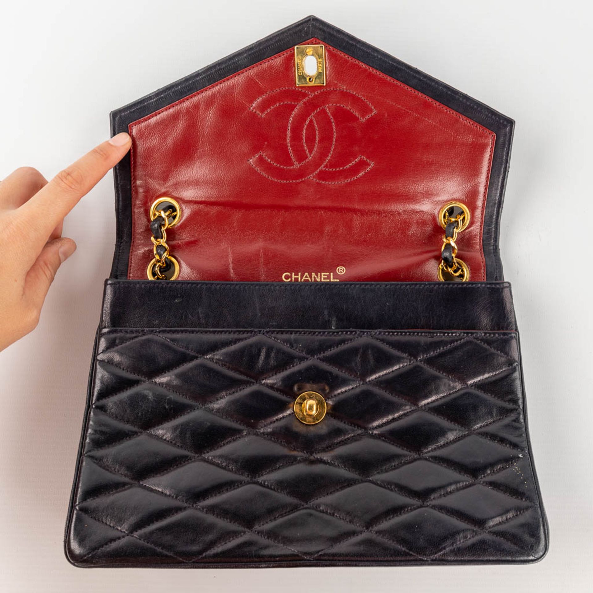 Chanel, a handbag made of dark blue/black leather with gold-plated hardware. Circa 1970. (W: 25 x H: - Image 13 of 18