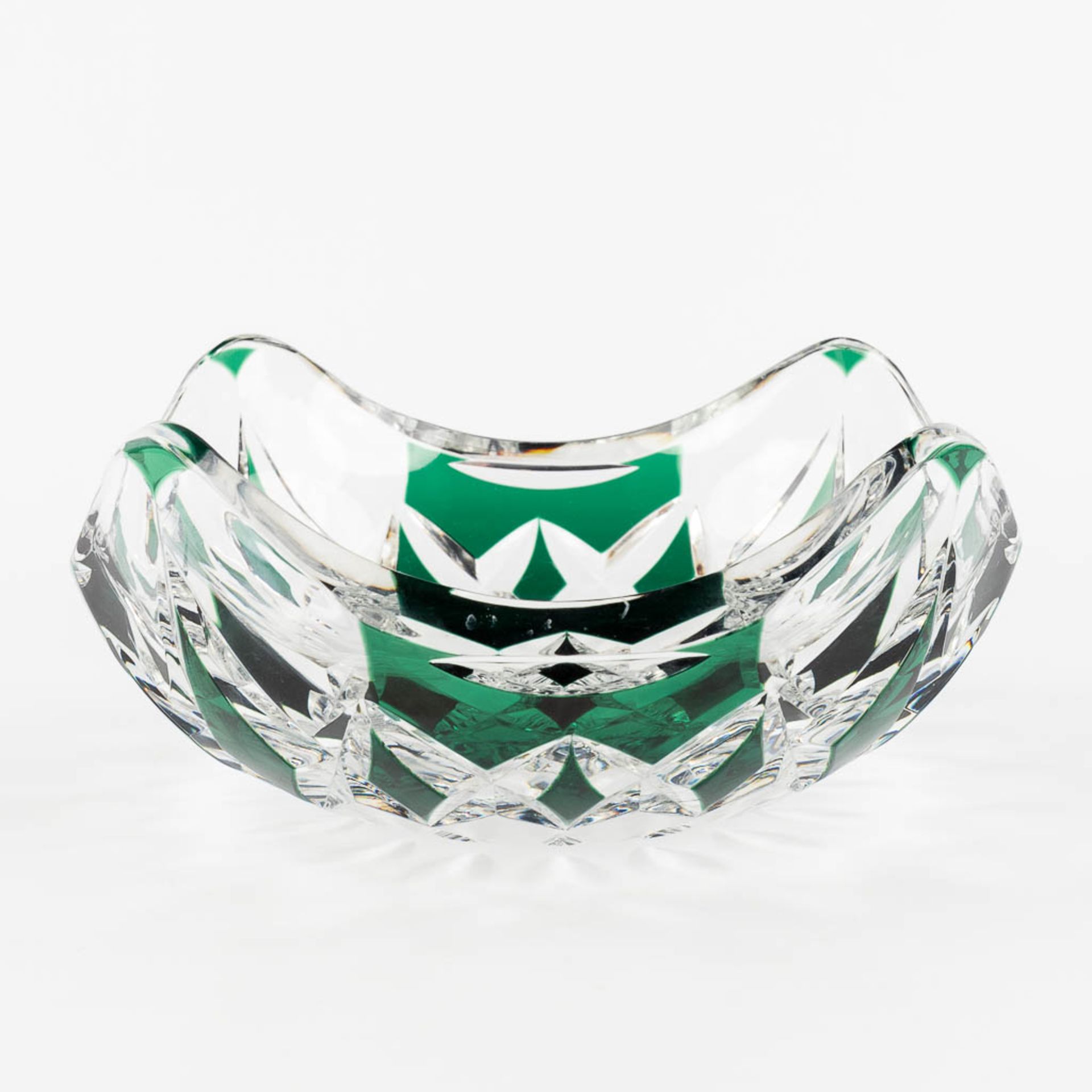 Val Saint Lambert, A large bowl, green cut crystal. (H: 11 x D: 25,5 cm) - Image 6 of 13