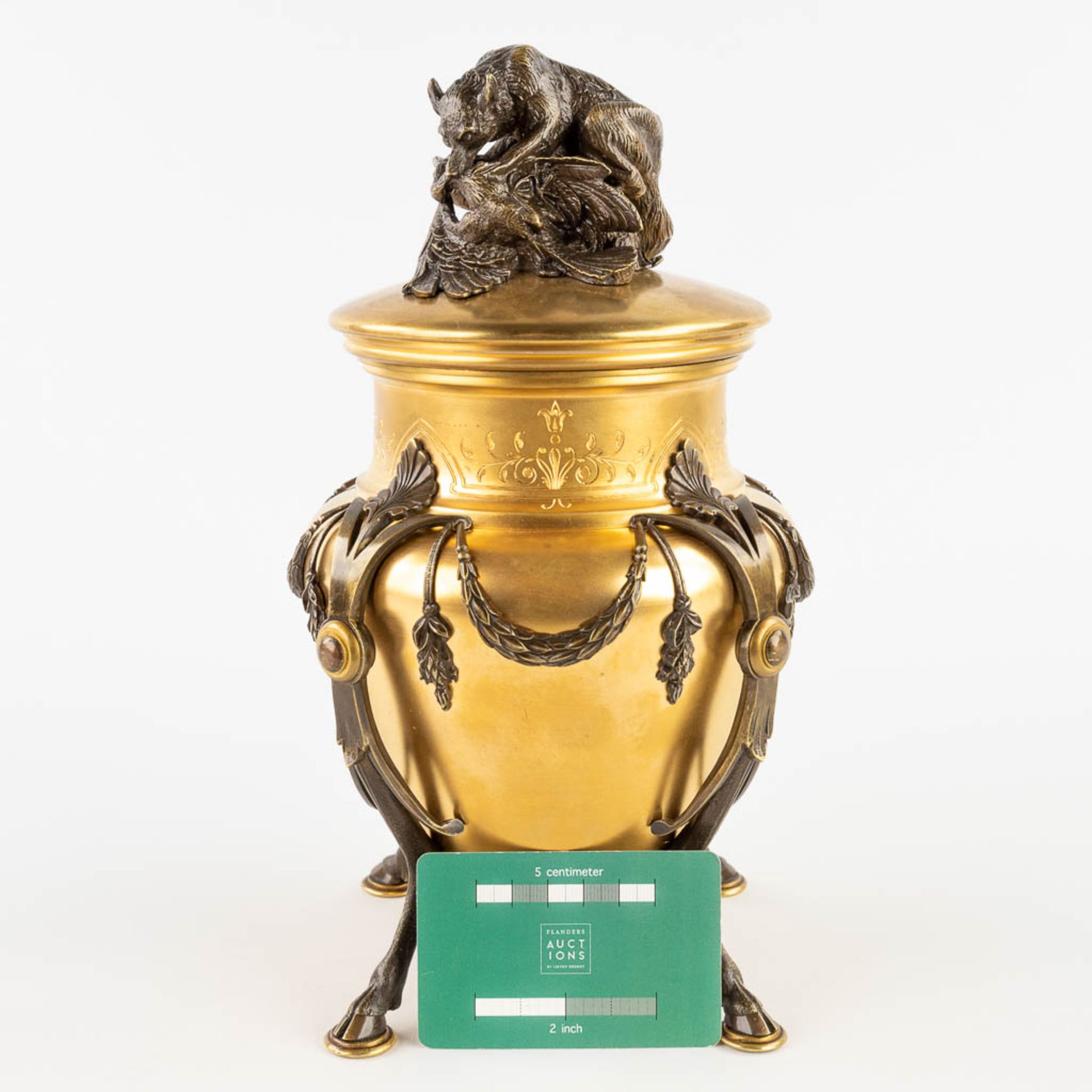 An ice-pail, gilt and patinated bronze decorated with a Wolf eating a large bird. 19th C. (H: 28 x D - Image 2 of 12