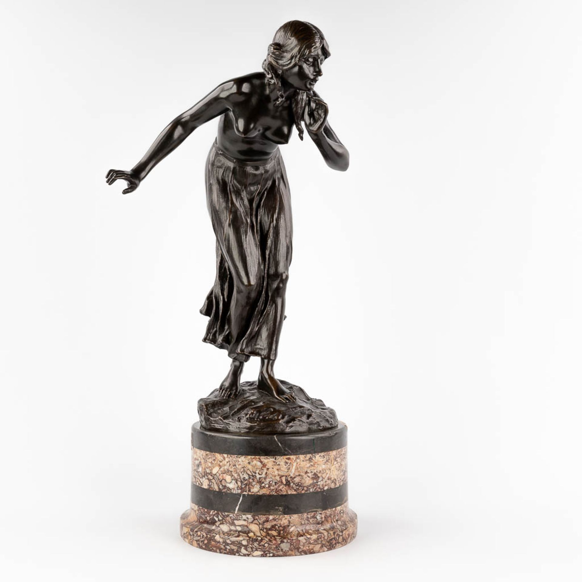 Martin GÉTZE (1865-1928) 'Die Stille' patinated bronze. (W: 12 x H: 44 cm)