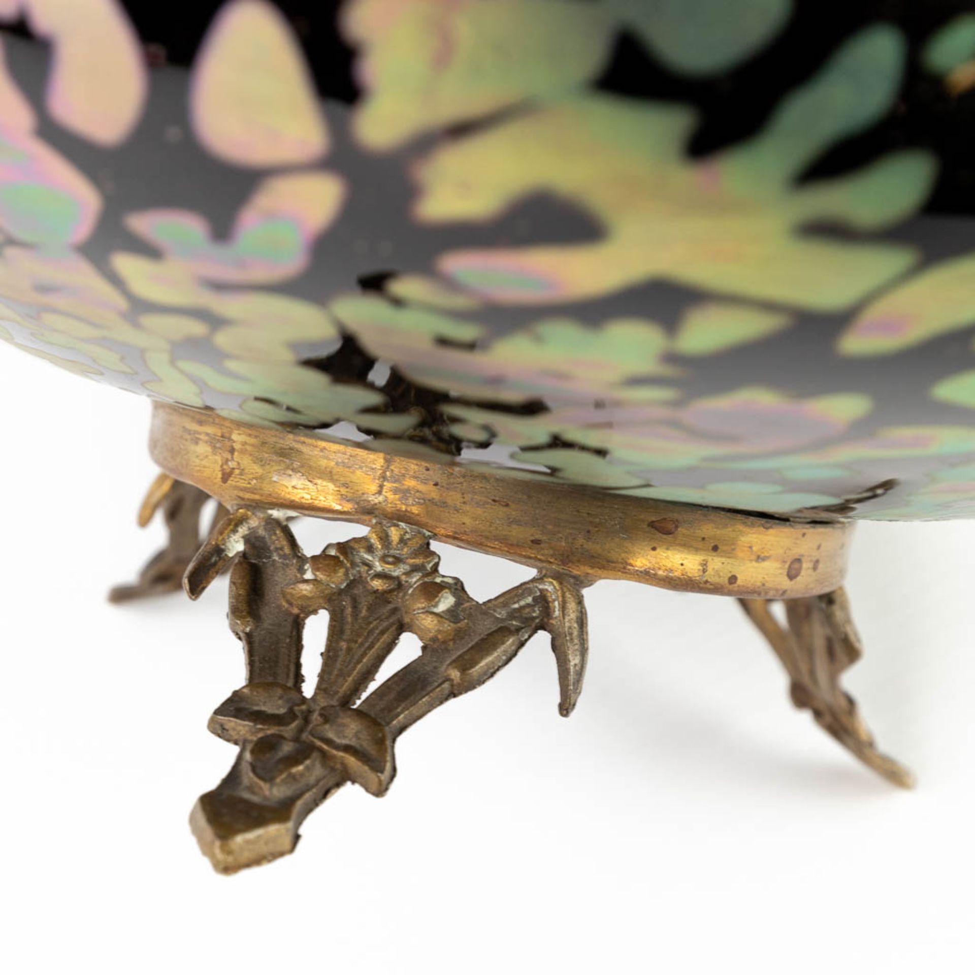 A Pâte-de-Verre glass bowl on a bronze base, Art Nouveau. (H: 12 x D: 26,5 cm) - Image 11 of 11