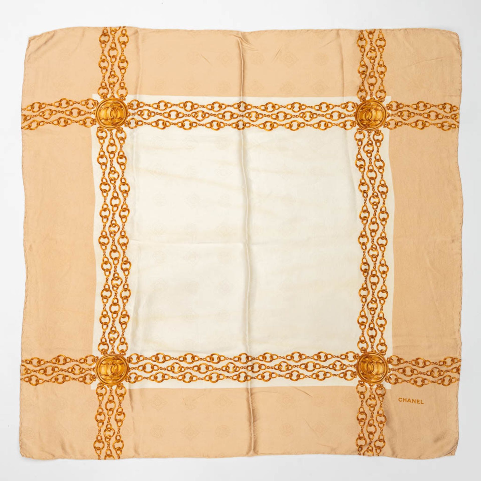 Chanel, a collection of 3 silk scarfs. (L: 86 x W: 86 cm) - Image 14 of 28