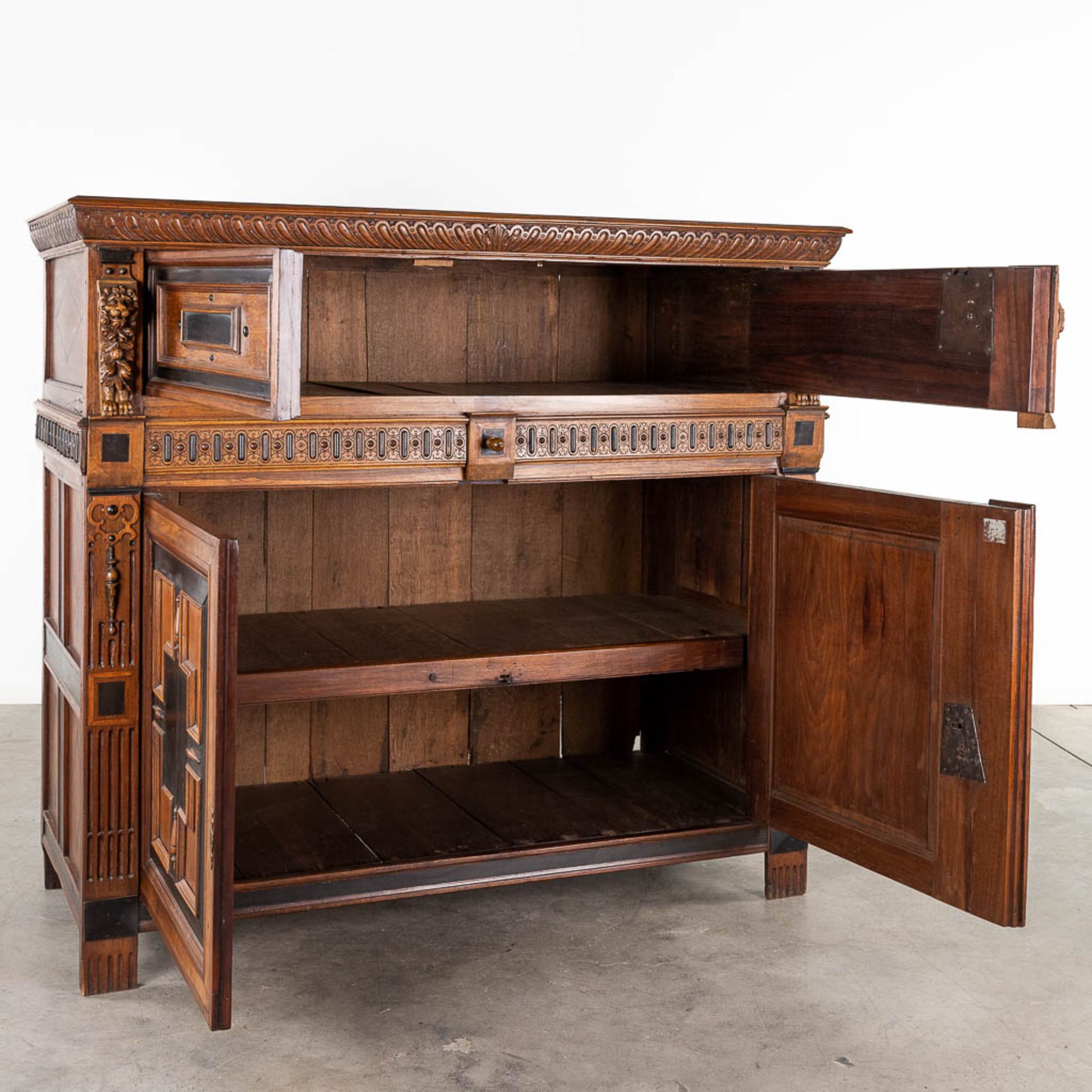 An antique 4-door cabinet 'Flemish Renaissance' oak and ebony, 18th C. (L: 68 x W: 162 x H: 144 cm) - Image 11 of 18