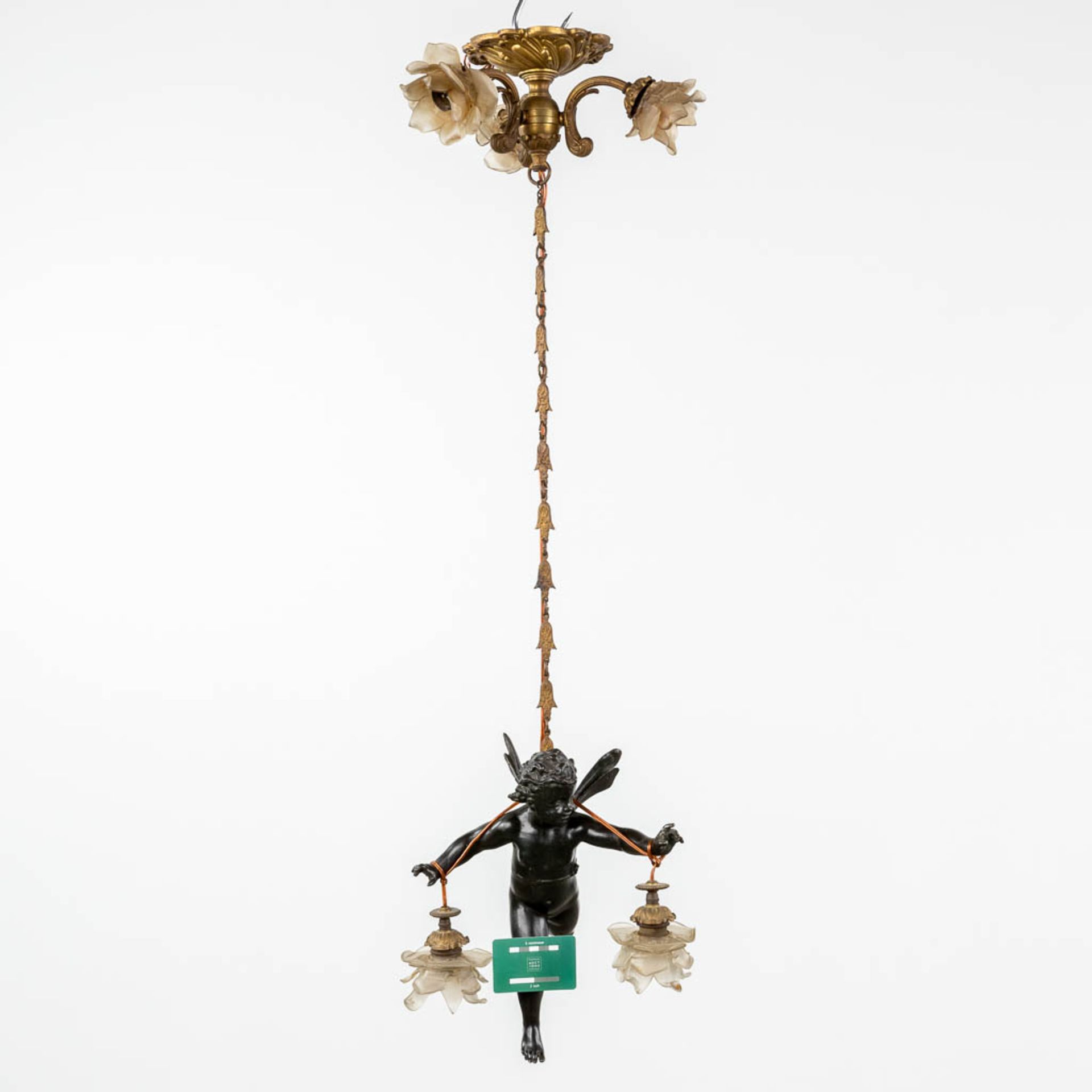 A hall lamp with a putto figurine, patinated bronze. Circa 1900. (W: 34 x H: 105 cm) - Image 5 of 10