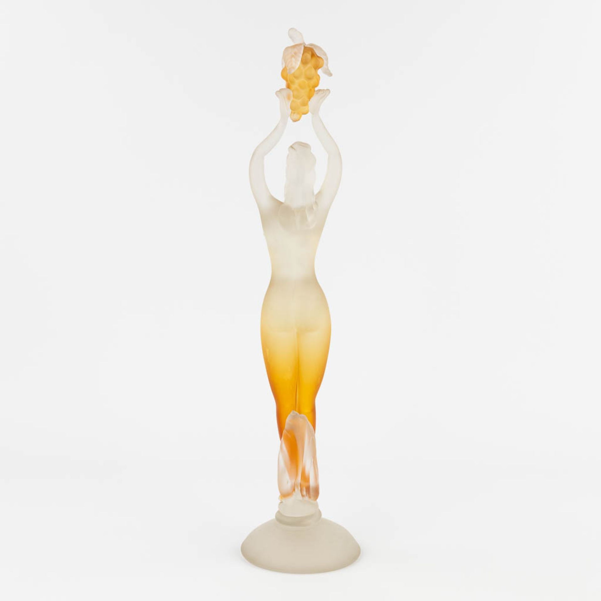 A female figurine holding grapes, Blown Glass, Murano Italy. (H: 50 x D: 11,5 cm) - Image 5 of 13