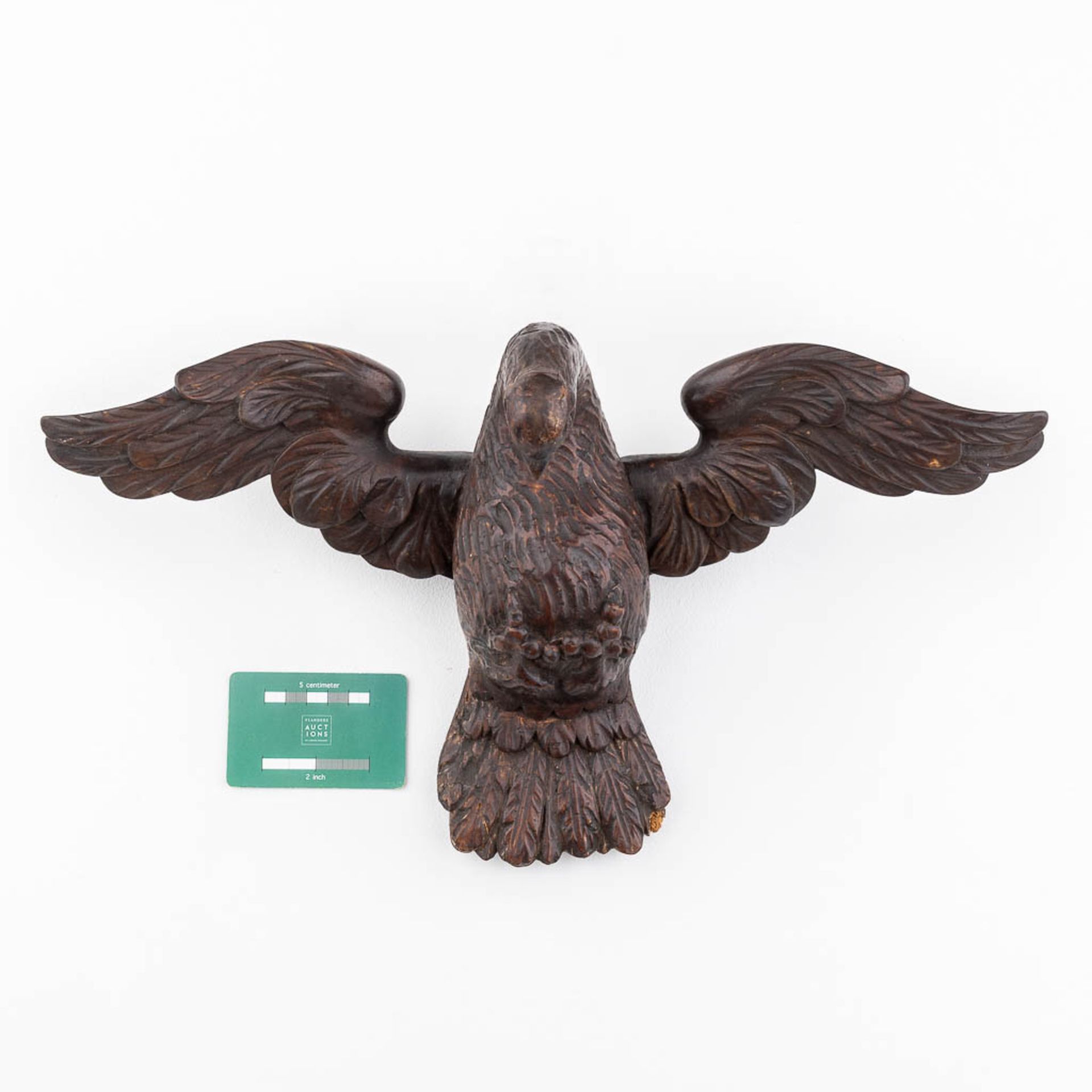 A wood-sculptured dove of peace, 19th century. (L: 12 x W: 45 x H: 25 cm) - Image 2 of 11