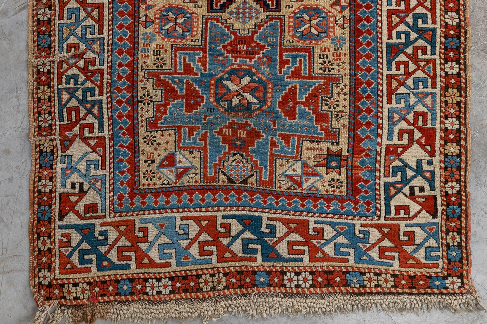A collection of 2 Oriental hand-made carpets. Probably Caucasian. (L: 277 x W: 115 cm) - Image 7 of 12